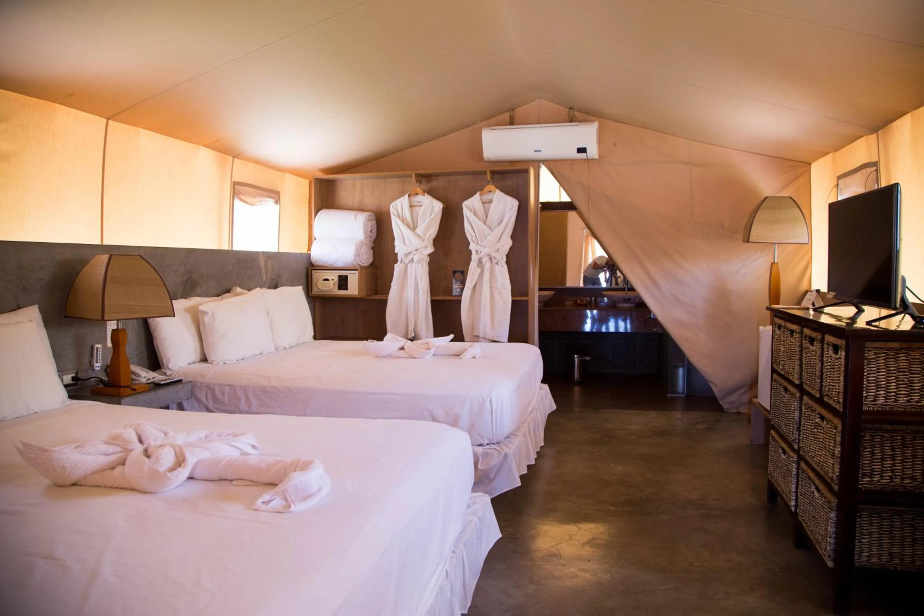 Decorative detail, Bed in Vichayito Bungalows & Carpas by Aranwa Hotels