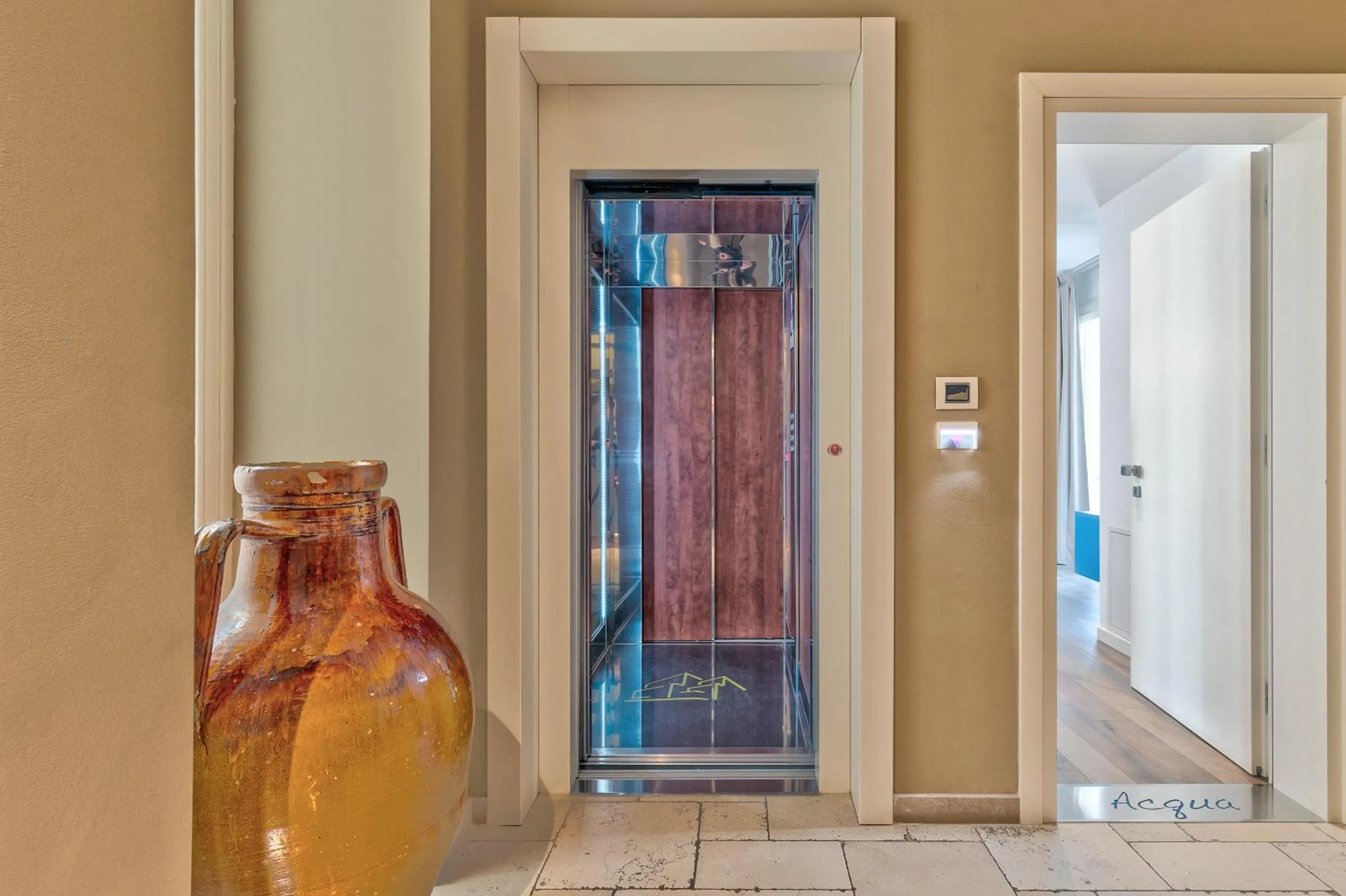 elevator in Santo Stefano Raro Rooms Collection