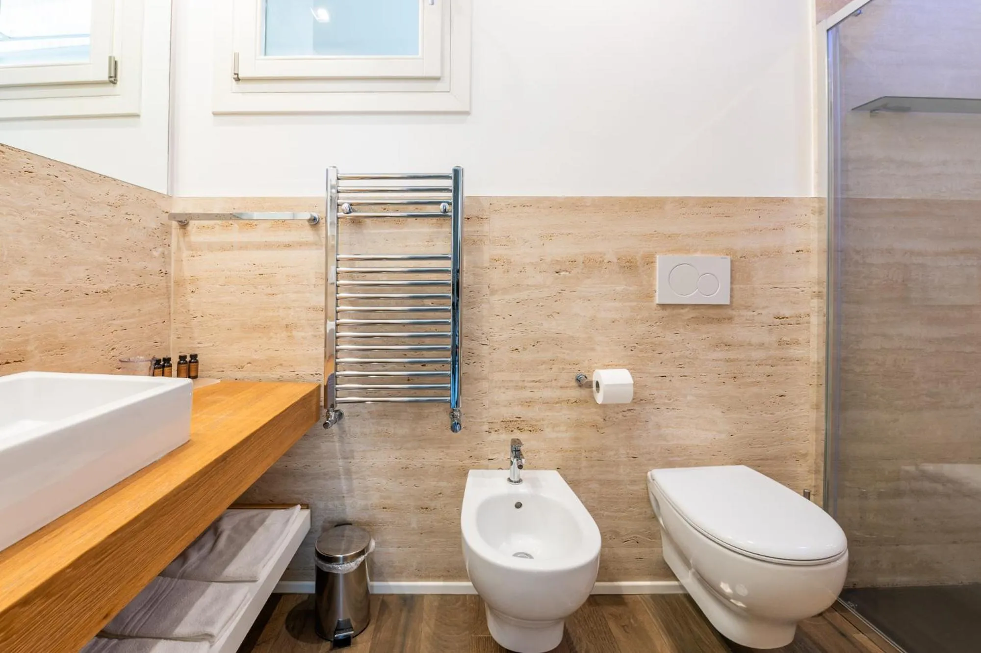 Shower in Santo Stefano Raro Rooms Collection