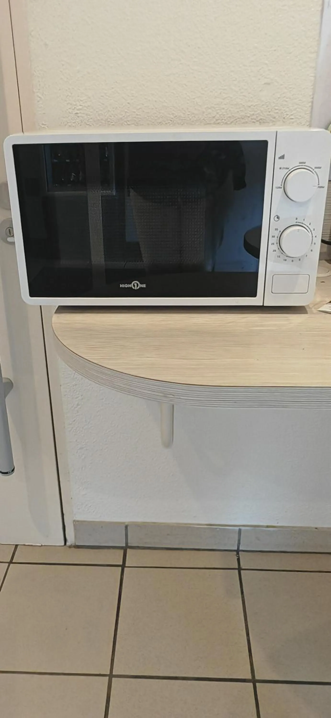 microwave in Premiere Classe Besancon Ecole Valentin