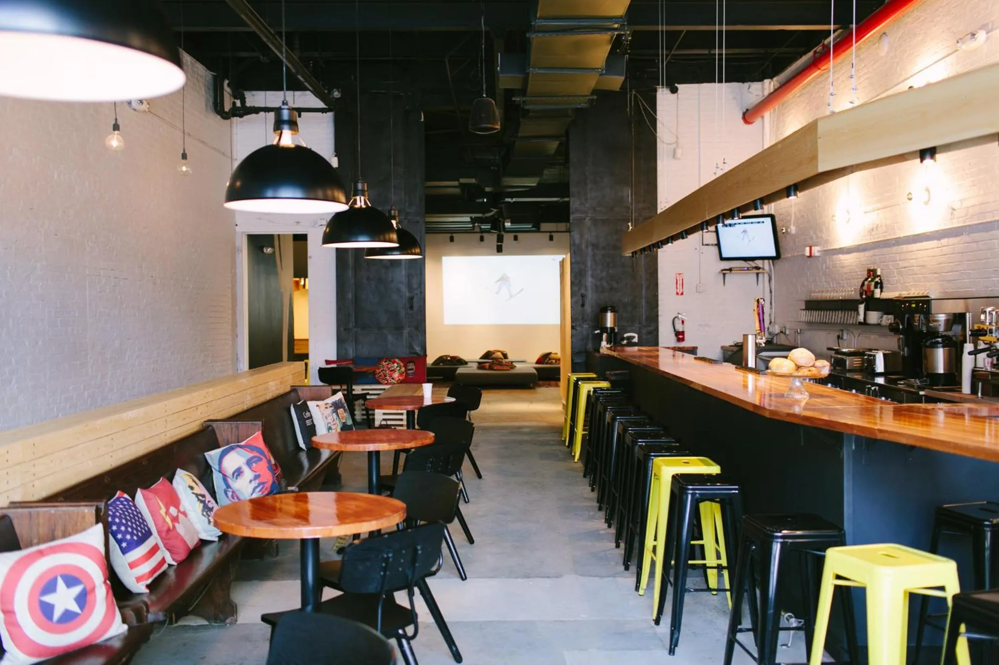 Lounge or bar in The Local NY