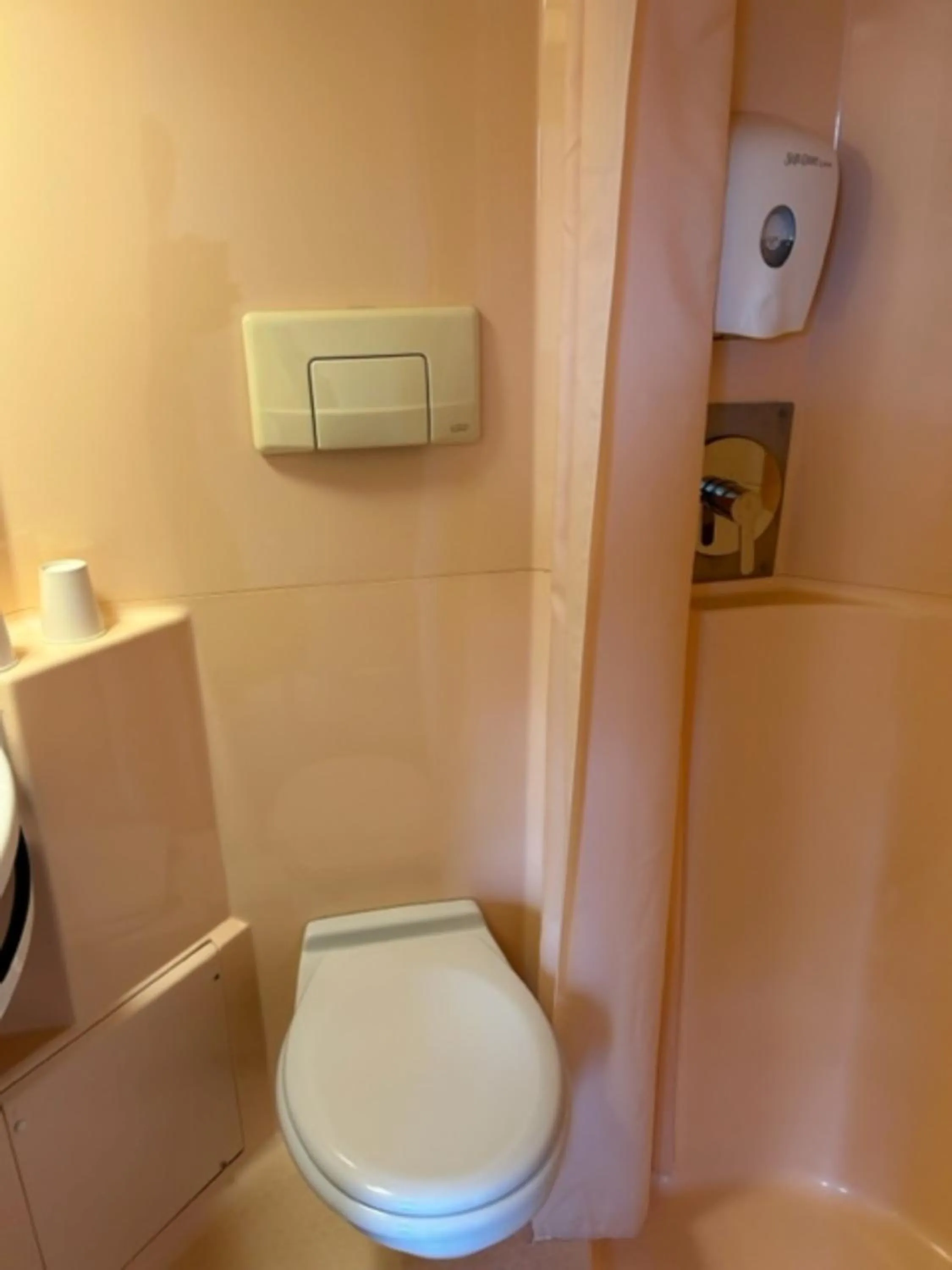 Toilet in Premiere Classe Blois Nord