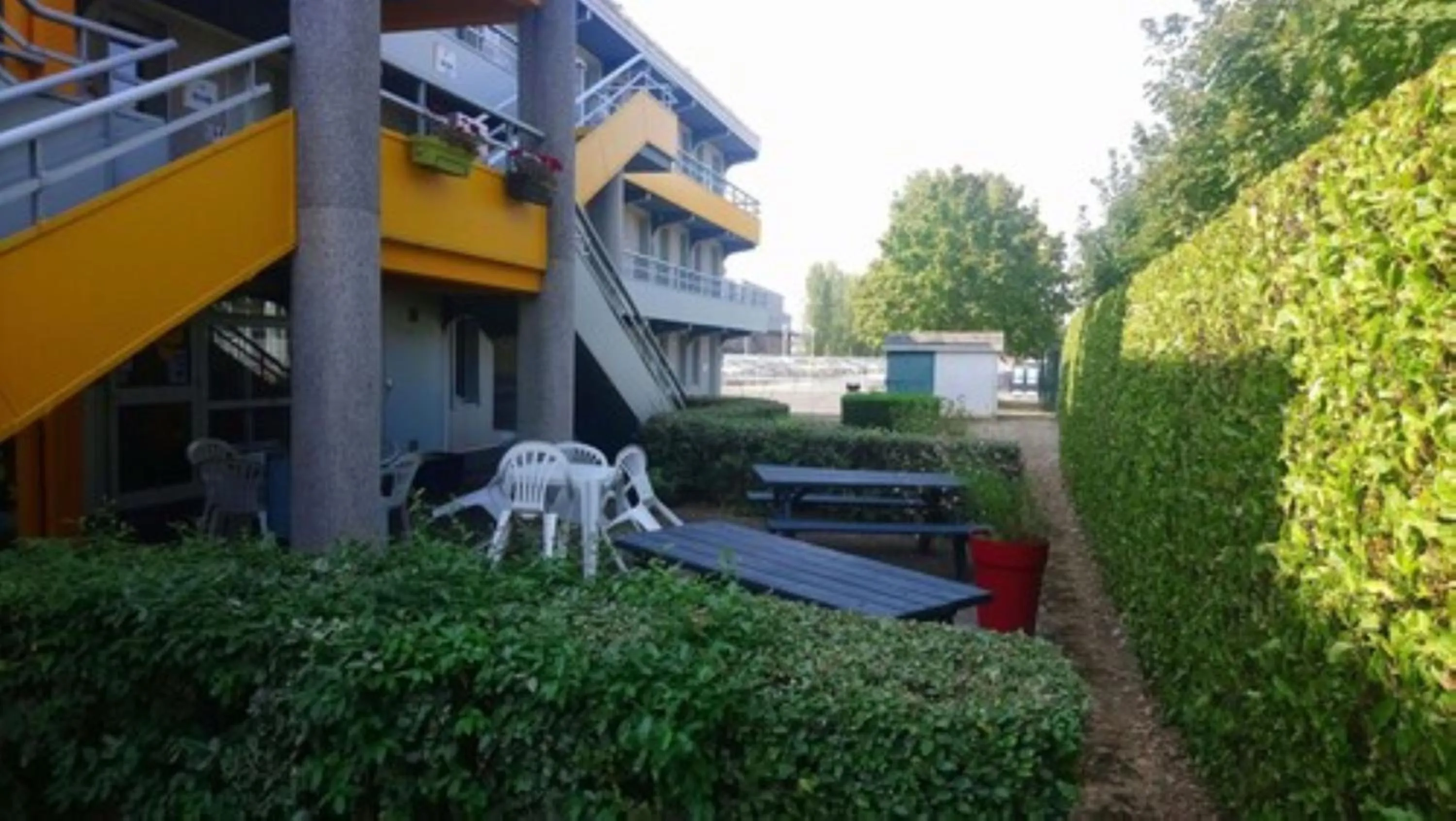 Patio in Premiere Classe Blois Nord