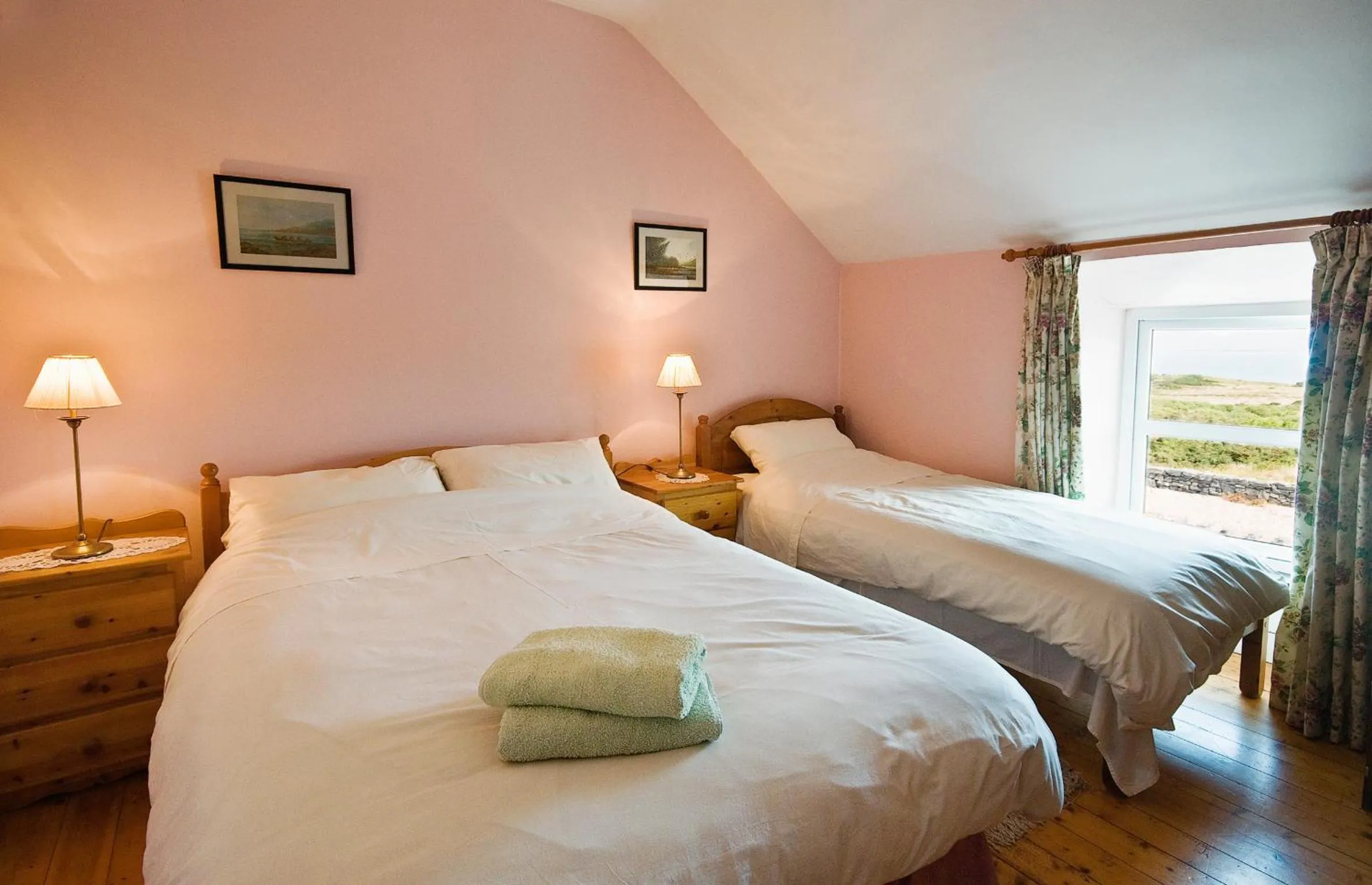Photo of the whole room, Bed in Castlehouse B&B