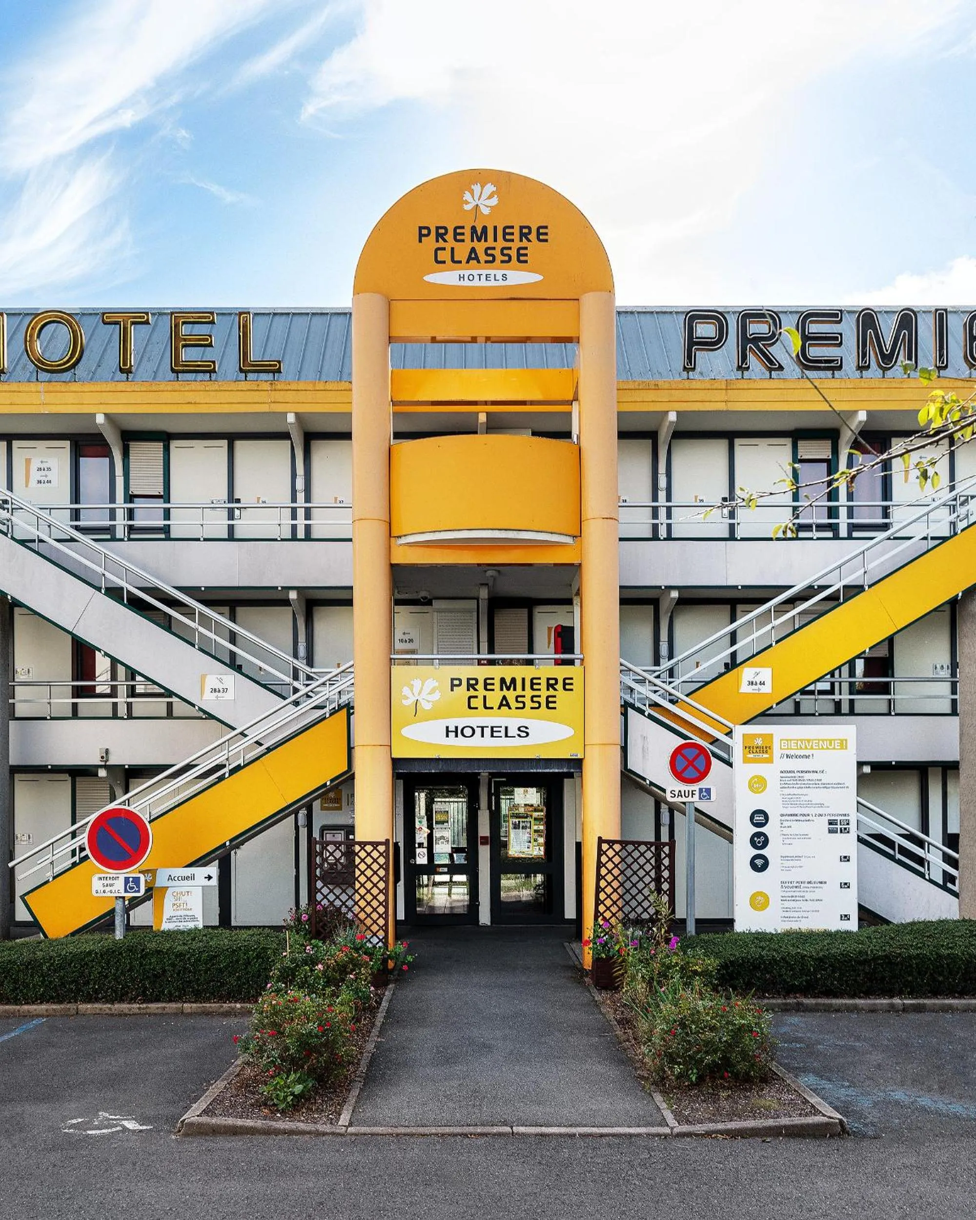 Photo of the whole room in Premiere Classe Bethune Fouquières Lès Béthunes