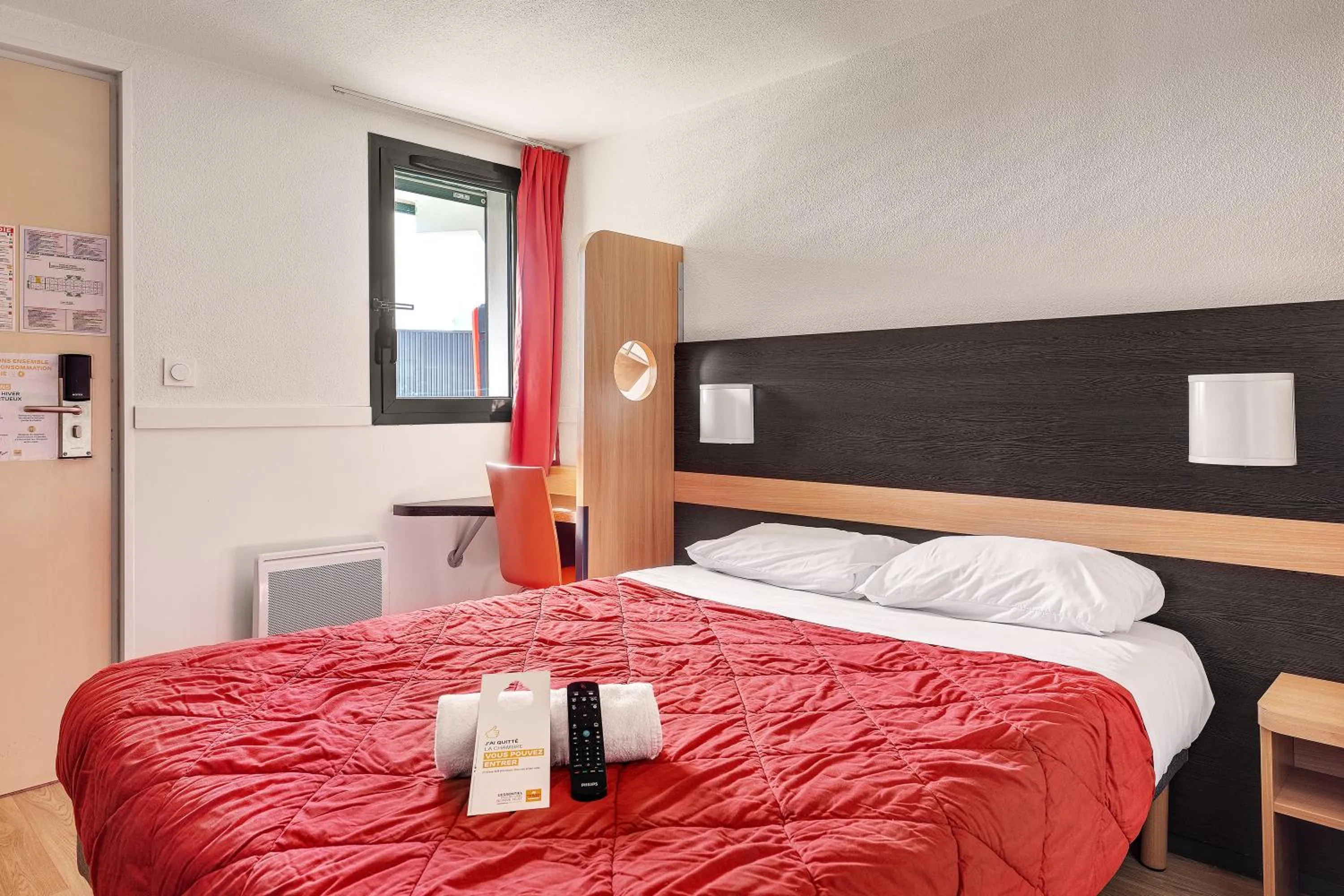 Photo of the whole room, Bed in Premiere Classe Bethune Fouquières Lès Béthunes