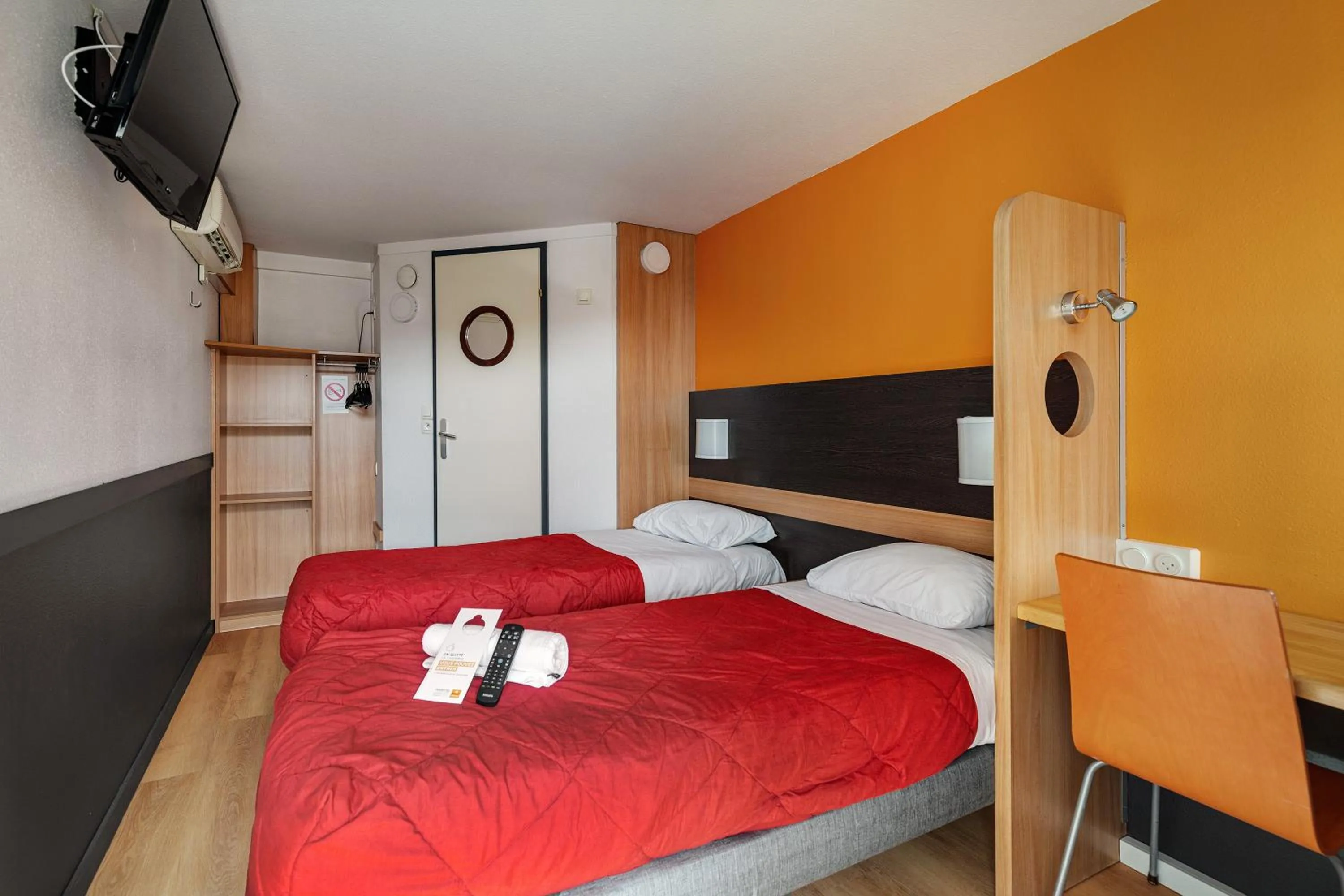 Bed in Premiere Classe Bethune Fouquières Lès Béthunes