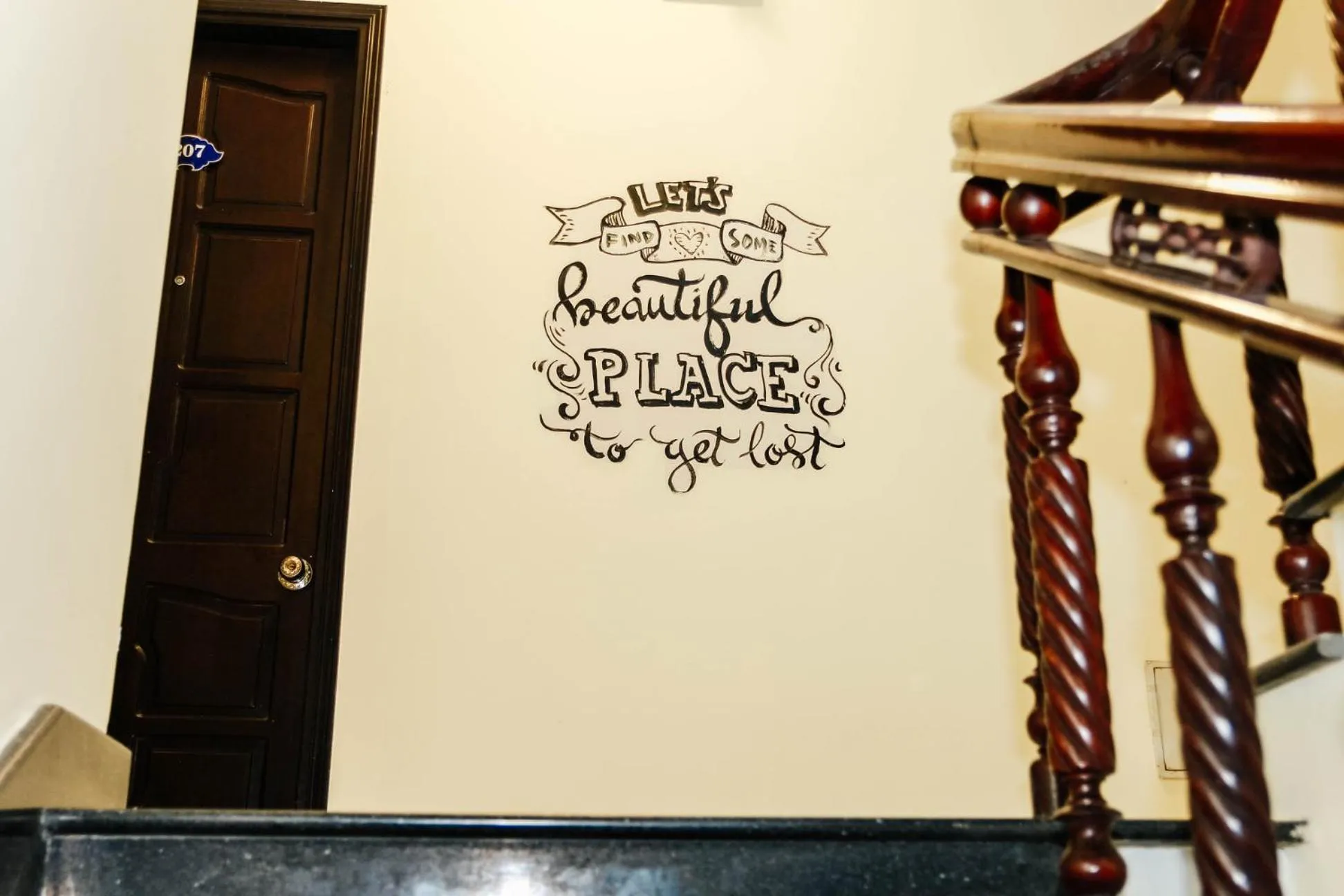 Text overlay in DMZ Hostel