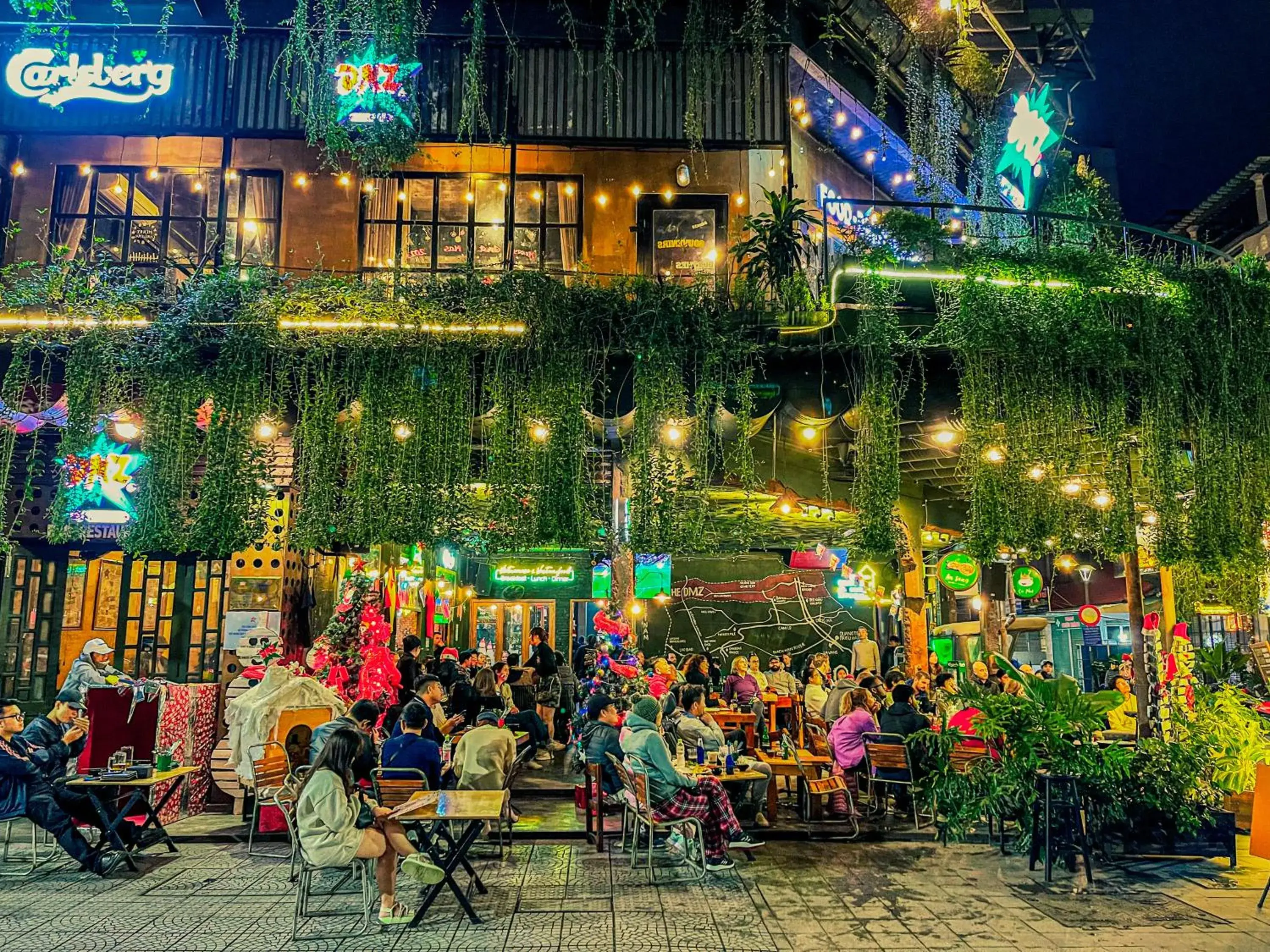 Restaurant/places to eat in DMZ Hostel Restaurant/places to eat in DMZ Hostel
