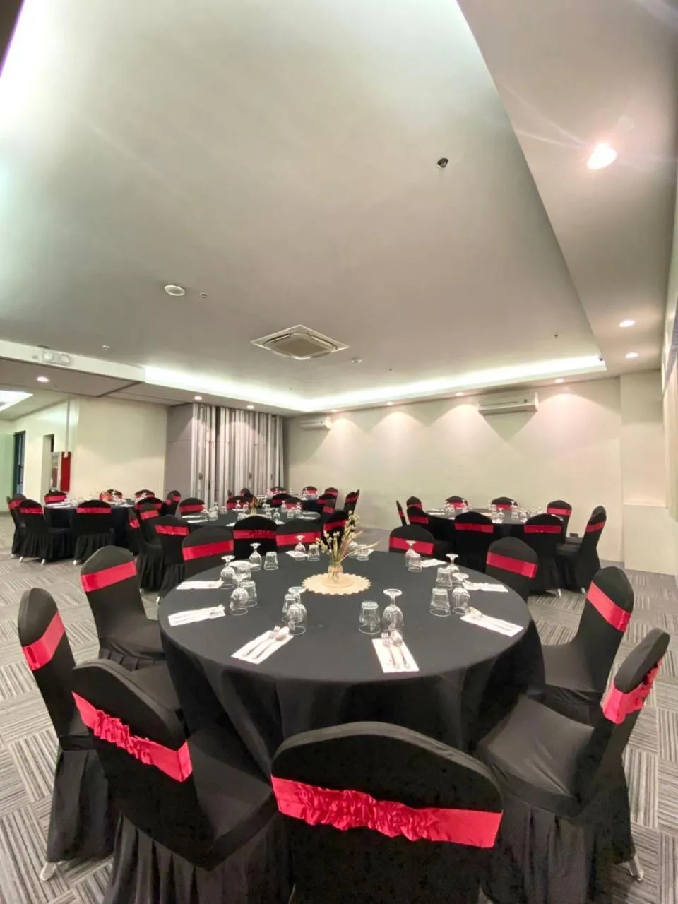 Banquet/Function facilities in Bravo Tanauan Hotel