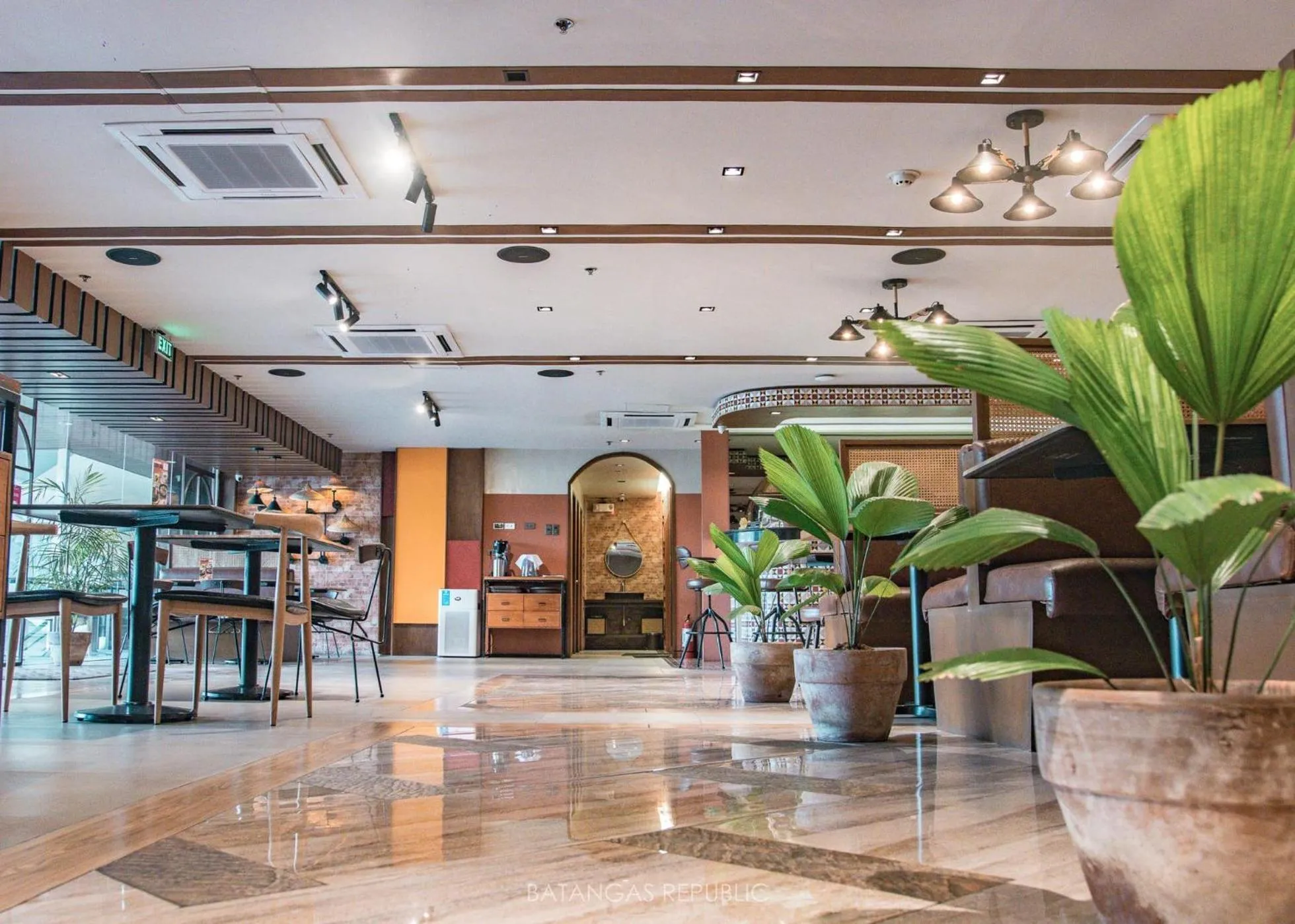 Restaurant/places to eat in Bravo Tanauan Hotel