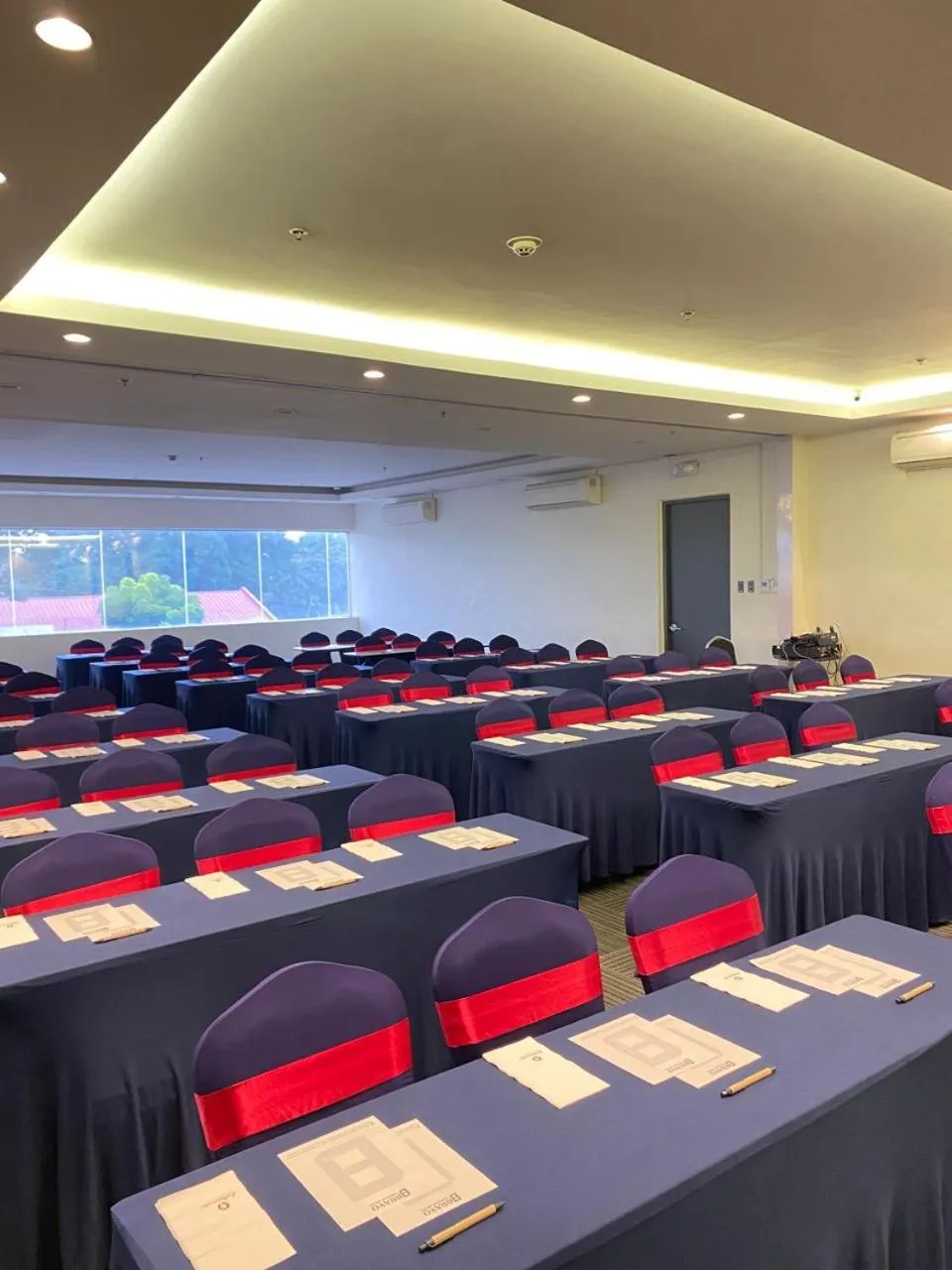 Meeting/conference room in Bravo Tanauan Hotel