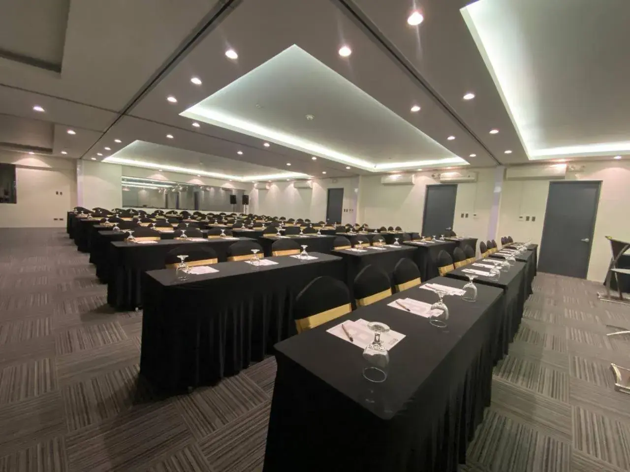 Property building in Bravo Tanauan Hotel Property building in Bravo Tanauan Hotel