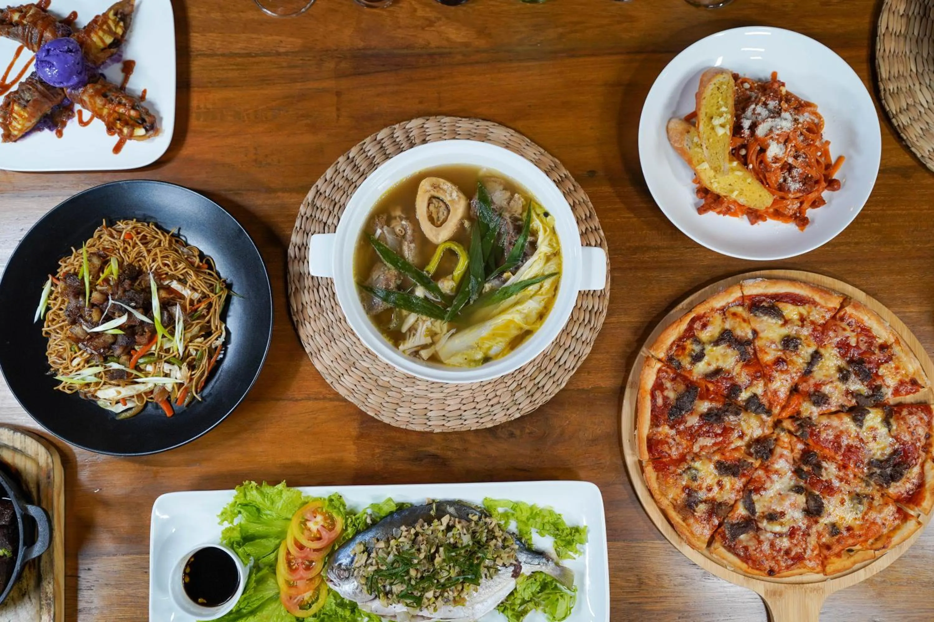 Food in Bravo Tanauan Hotel