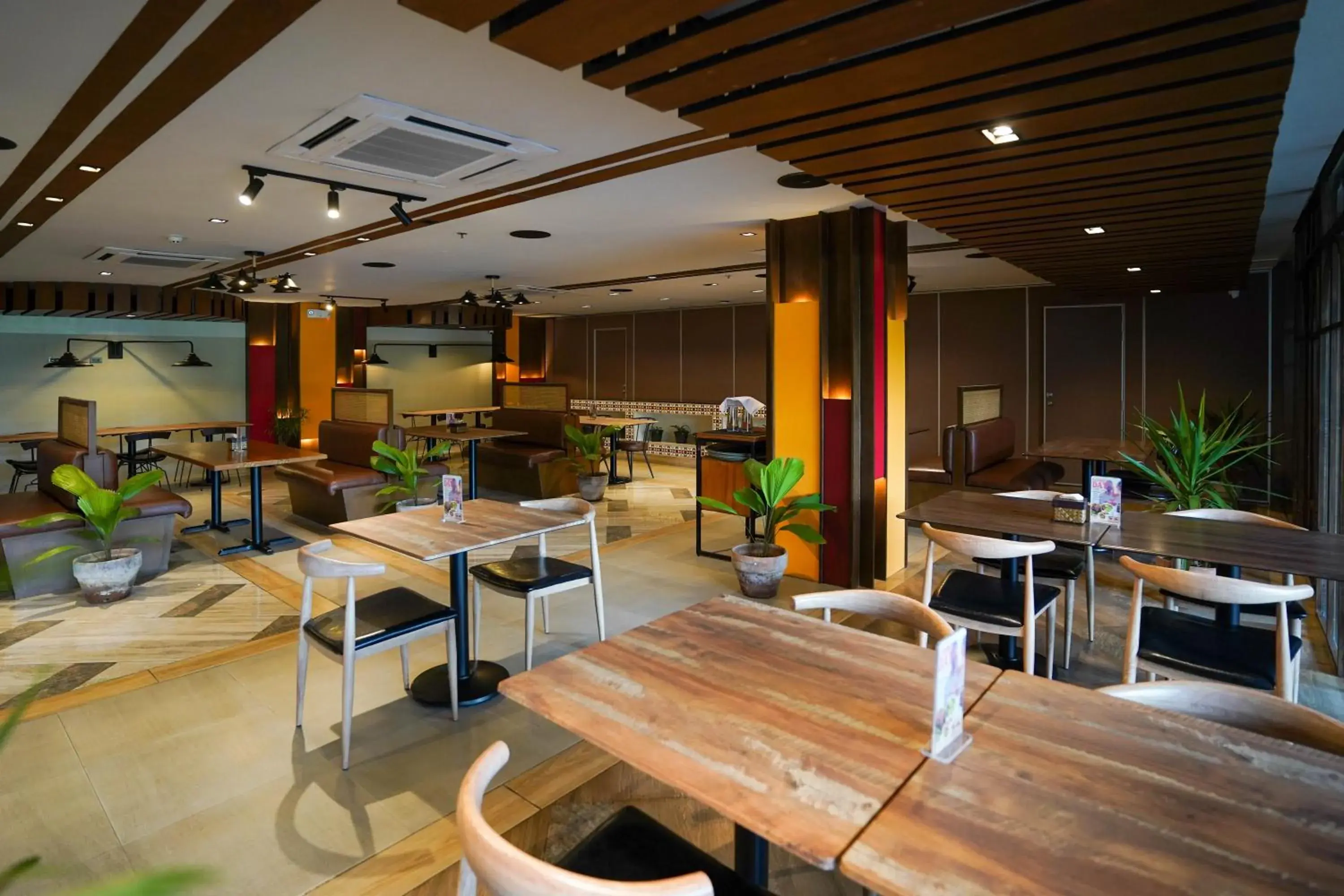 Restaurant/places to eat in Bravo Tanauan Hotel Restaurant/places to eat in Bravo Tanauan Hotel