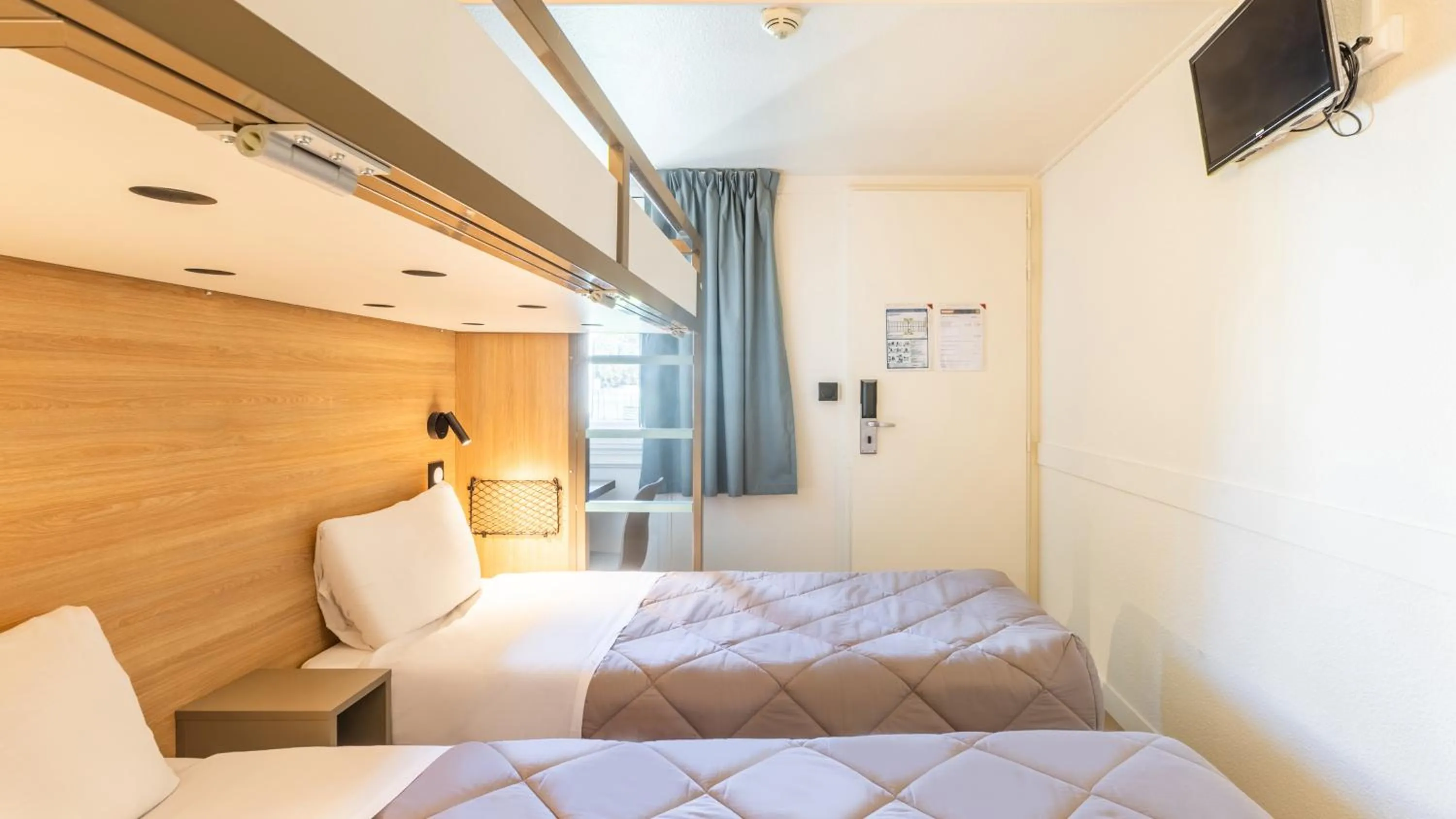 Bed in Premiere Classe Boissy St Leger