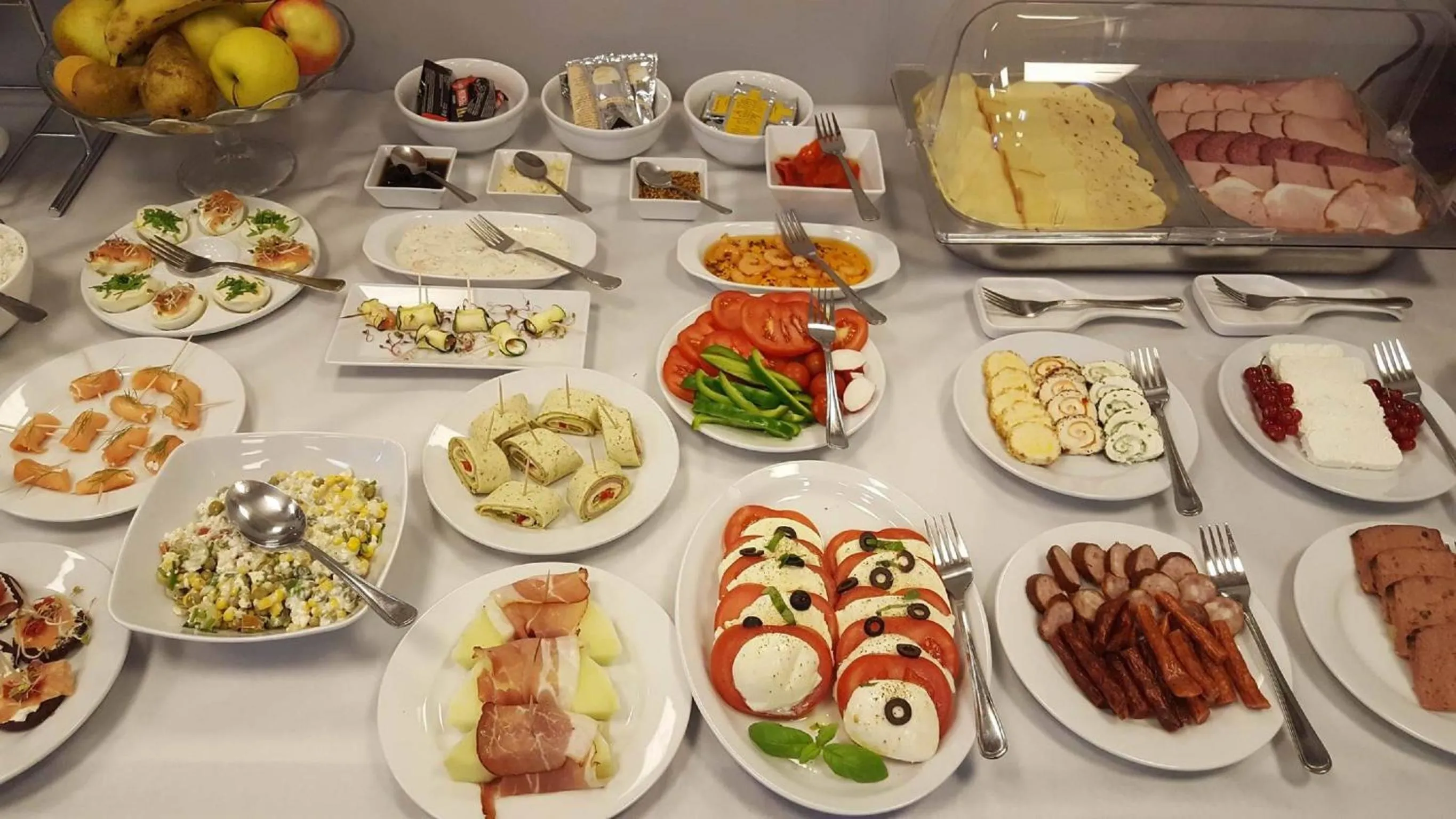 Buffet breakfast in Hotel Sokołowska Airport Modlin