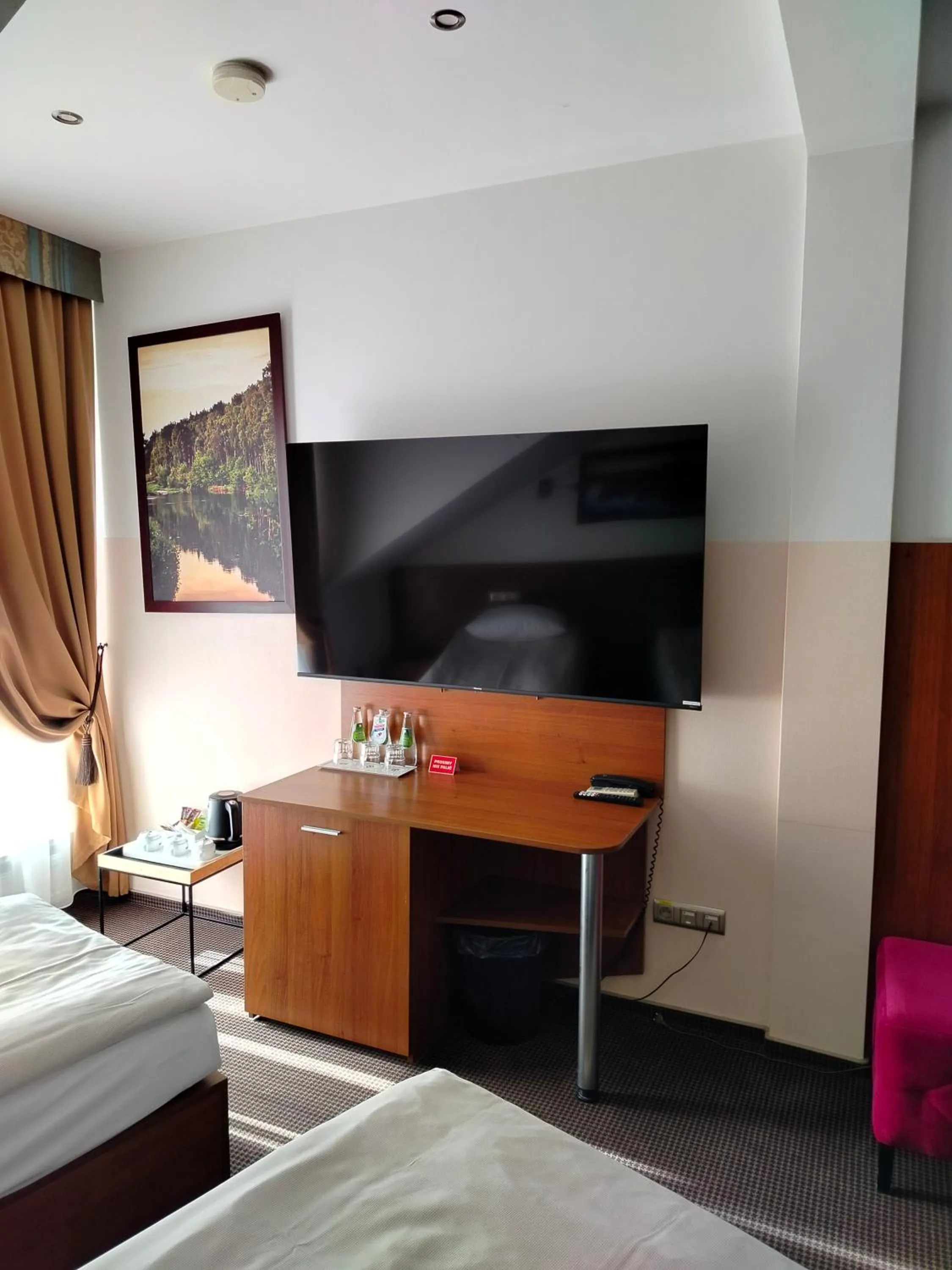 TV and multimedia, Bed in Hotel Sokołowska Airport Modlin