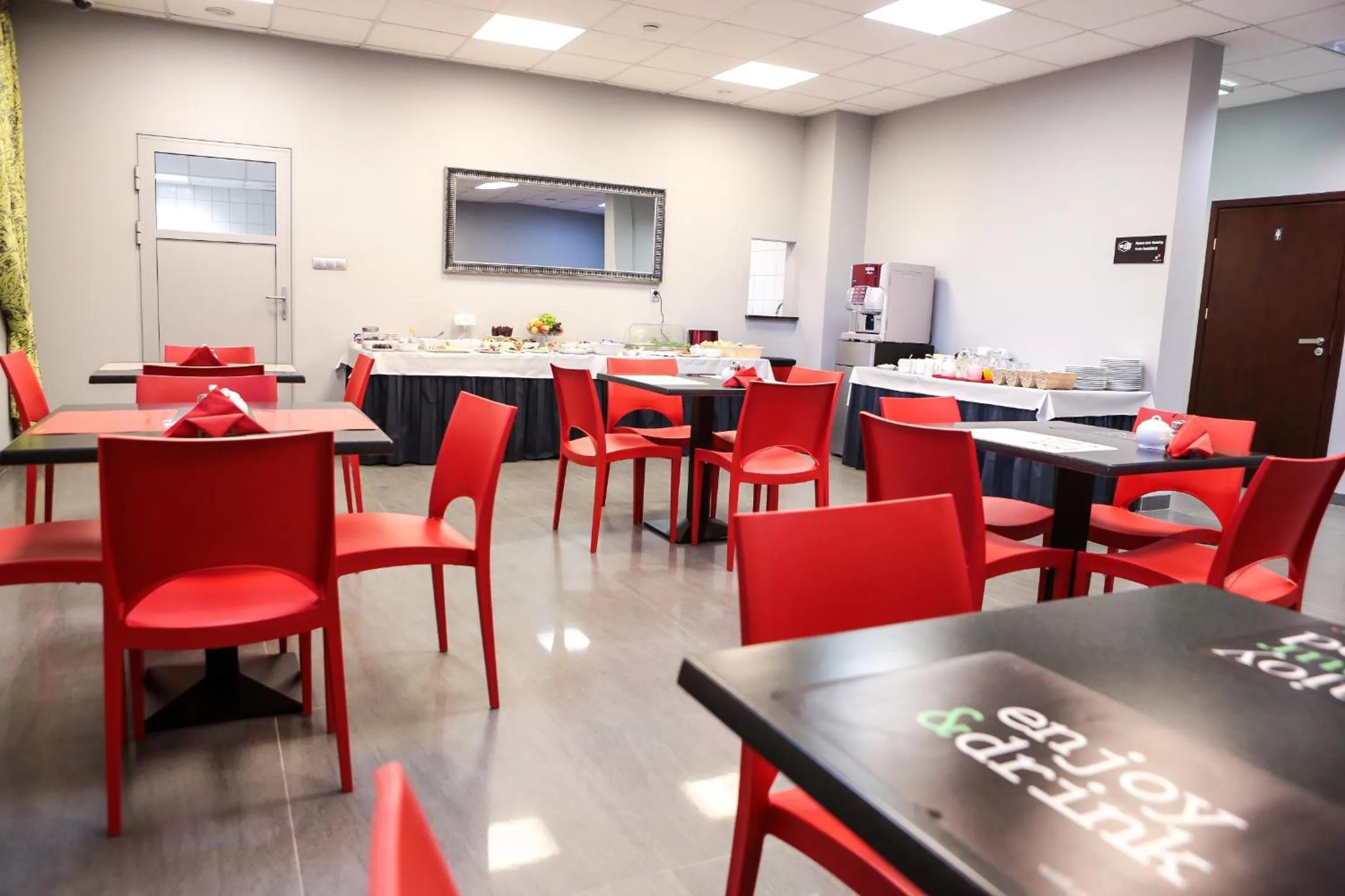 Restaurant/places to eat in Hotel Sokołowska Airport Modlin