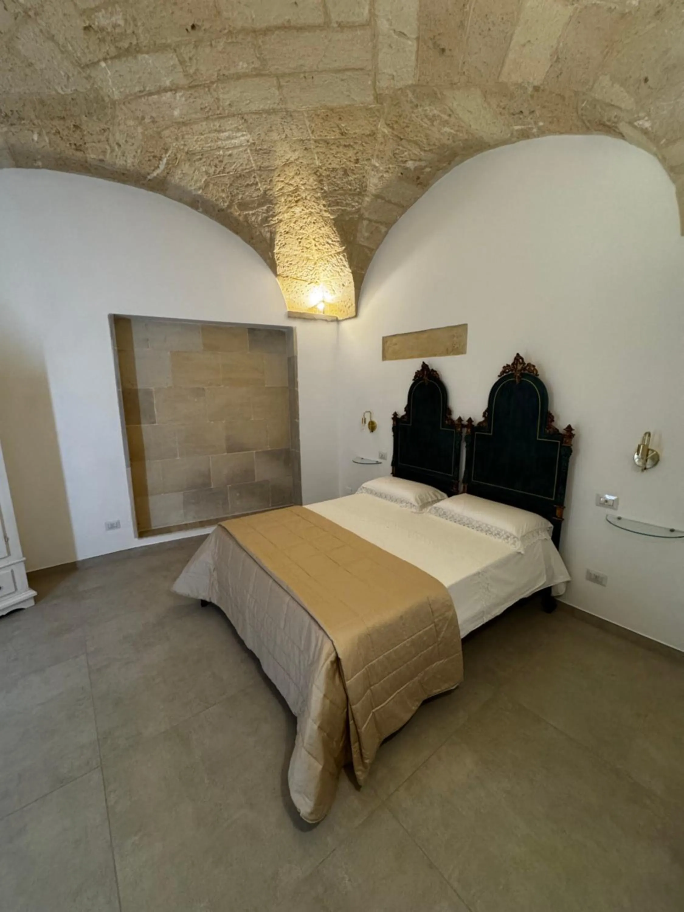 Bed in Lo Scrigno Barocco