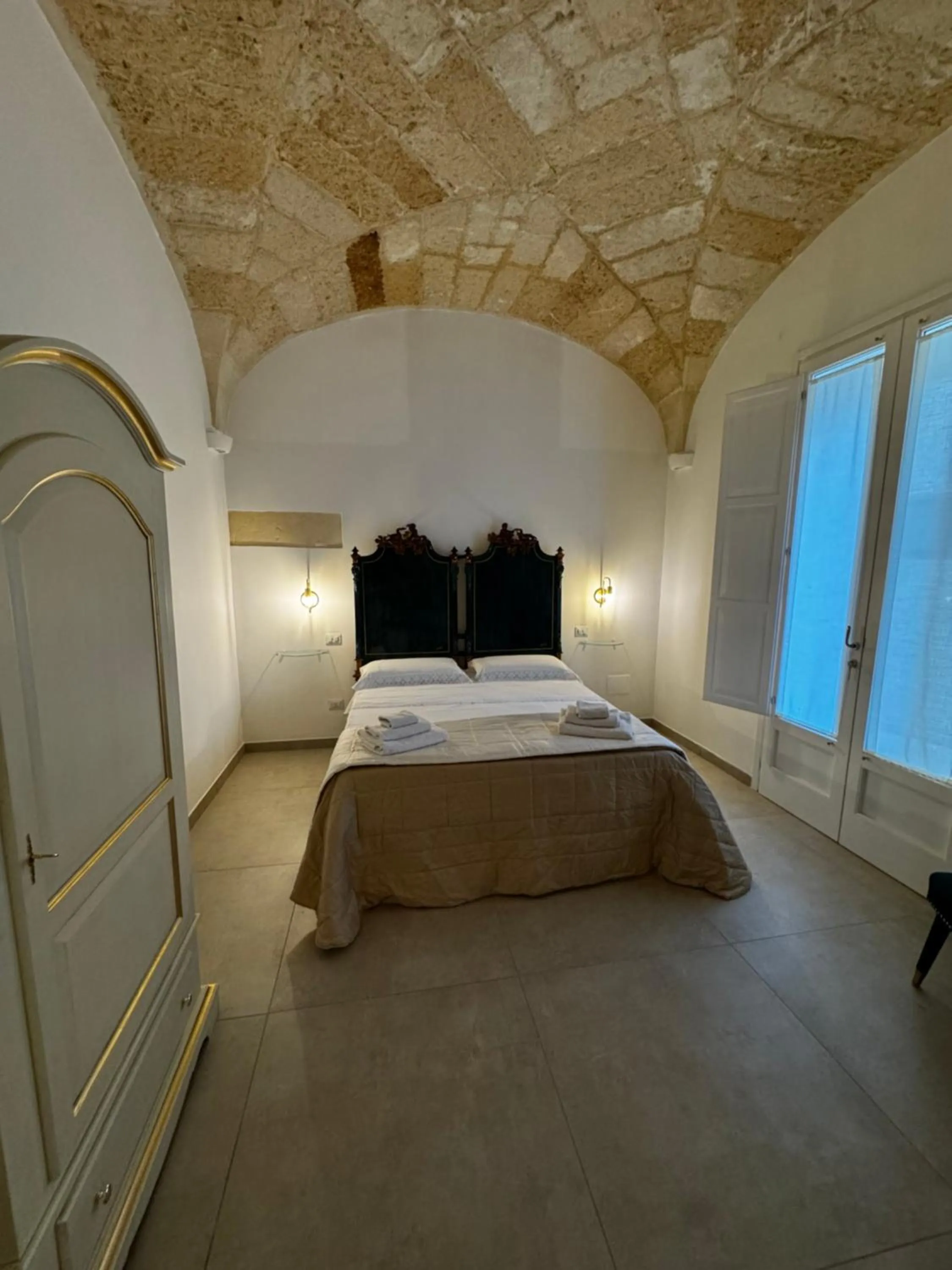 Bed in Lo Scrigno Barocco