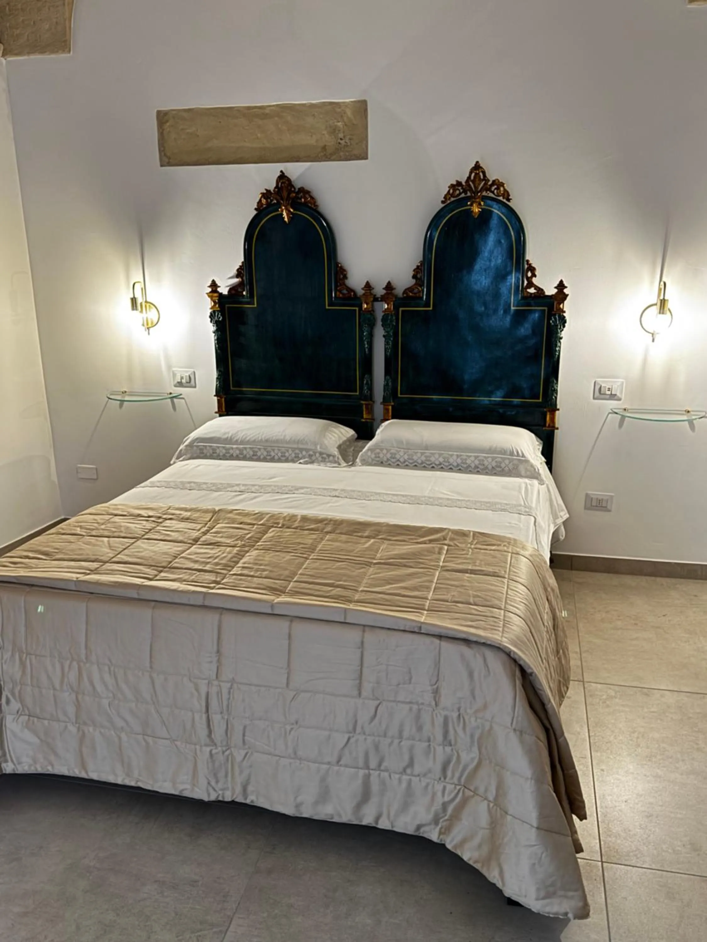 Bed in Lo Scrigno Barocco