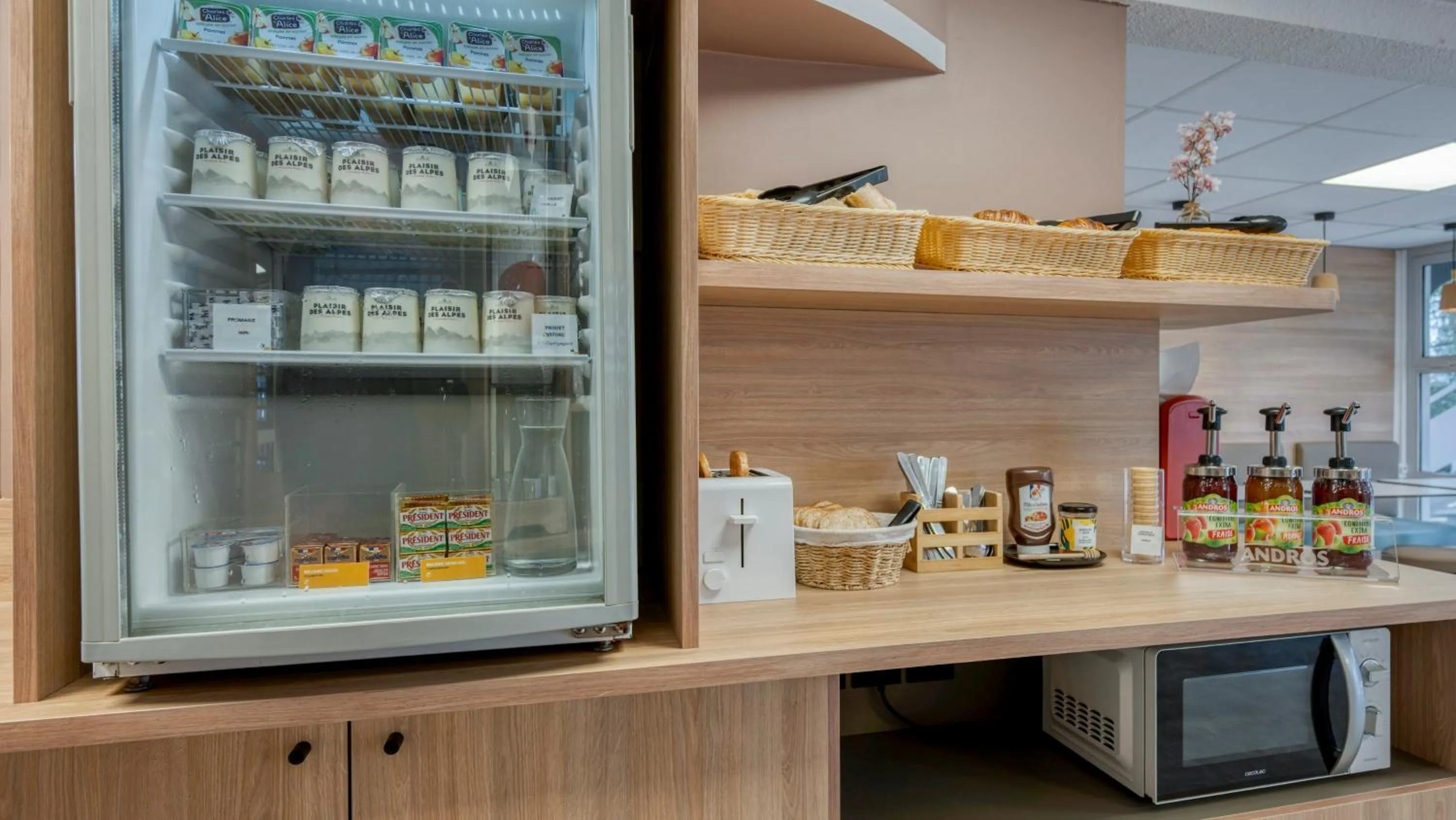 Food and drinks in Premiere Classe Bordeaux Sud Villenave D'ornon