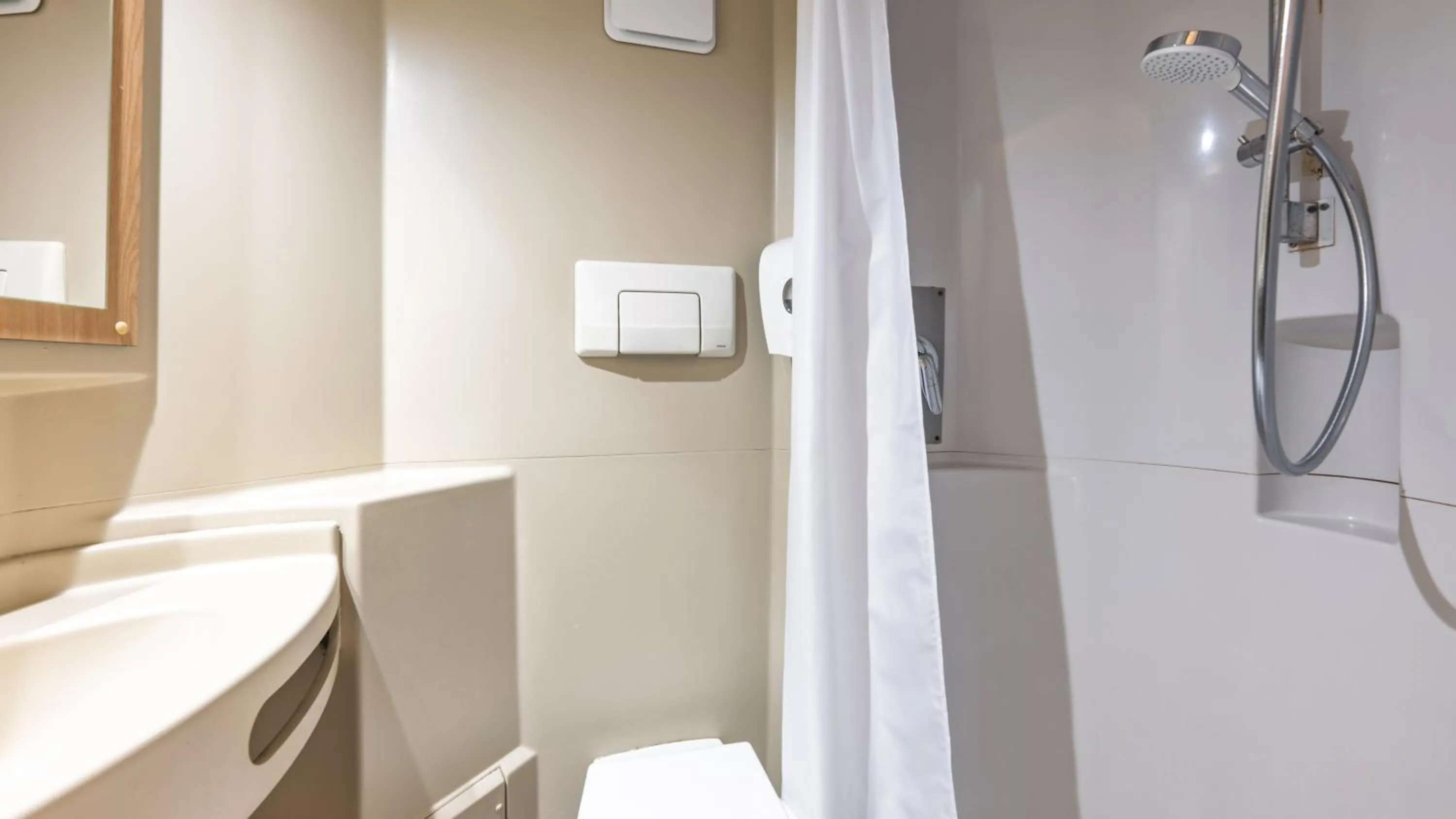 Bathroom in Premiere Classe Bordeaux Sud Villenave D'ornon