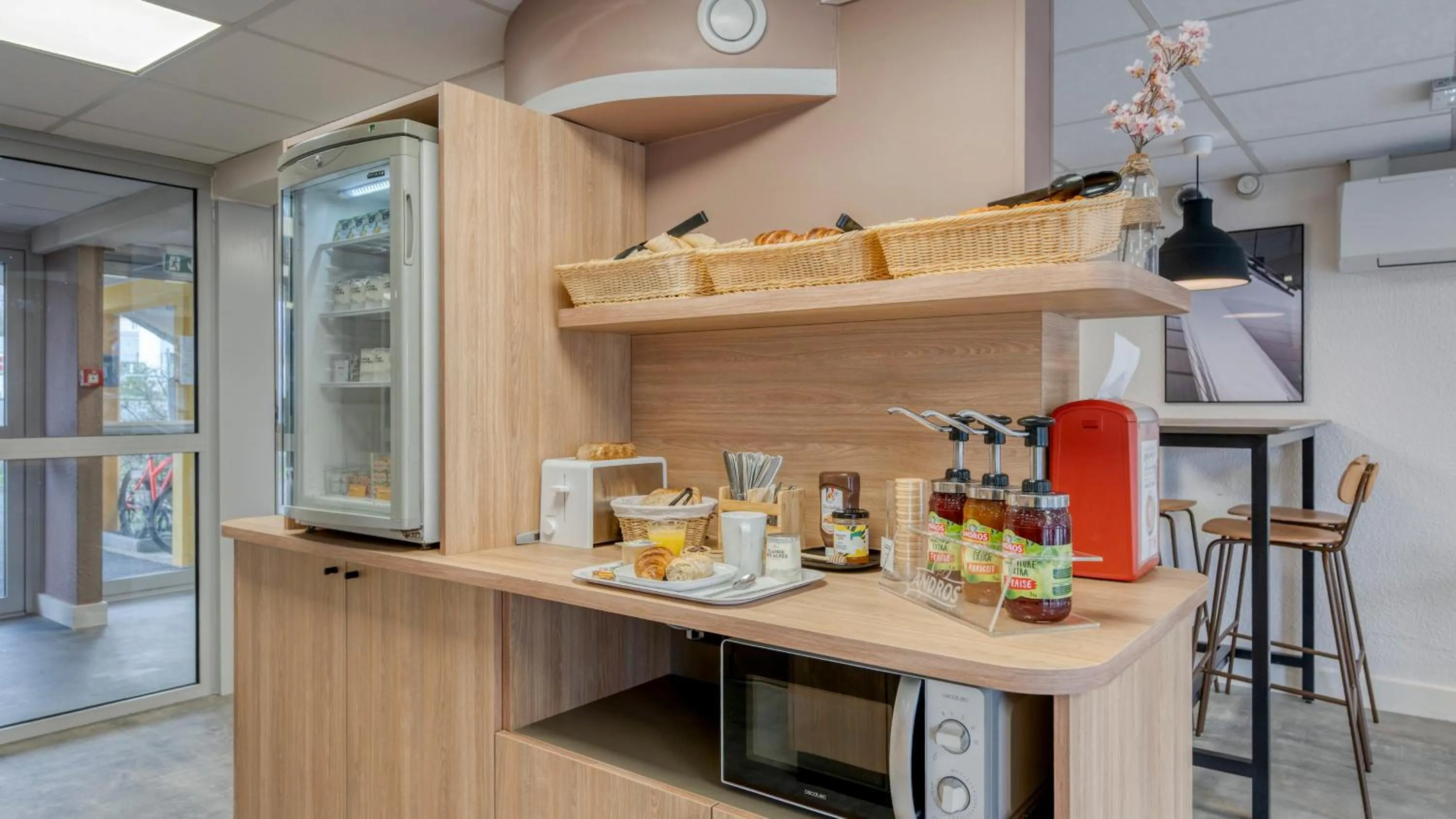 Food and drinks in Premiere Classe Bordeaux Sud Villenave D'ornon