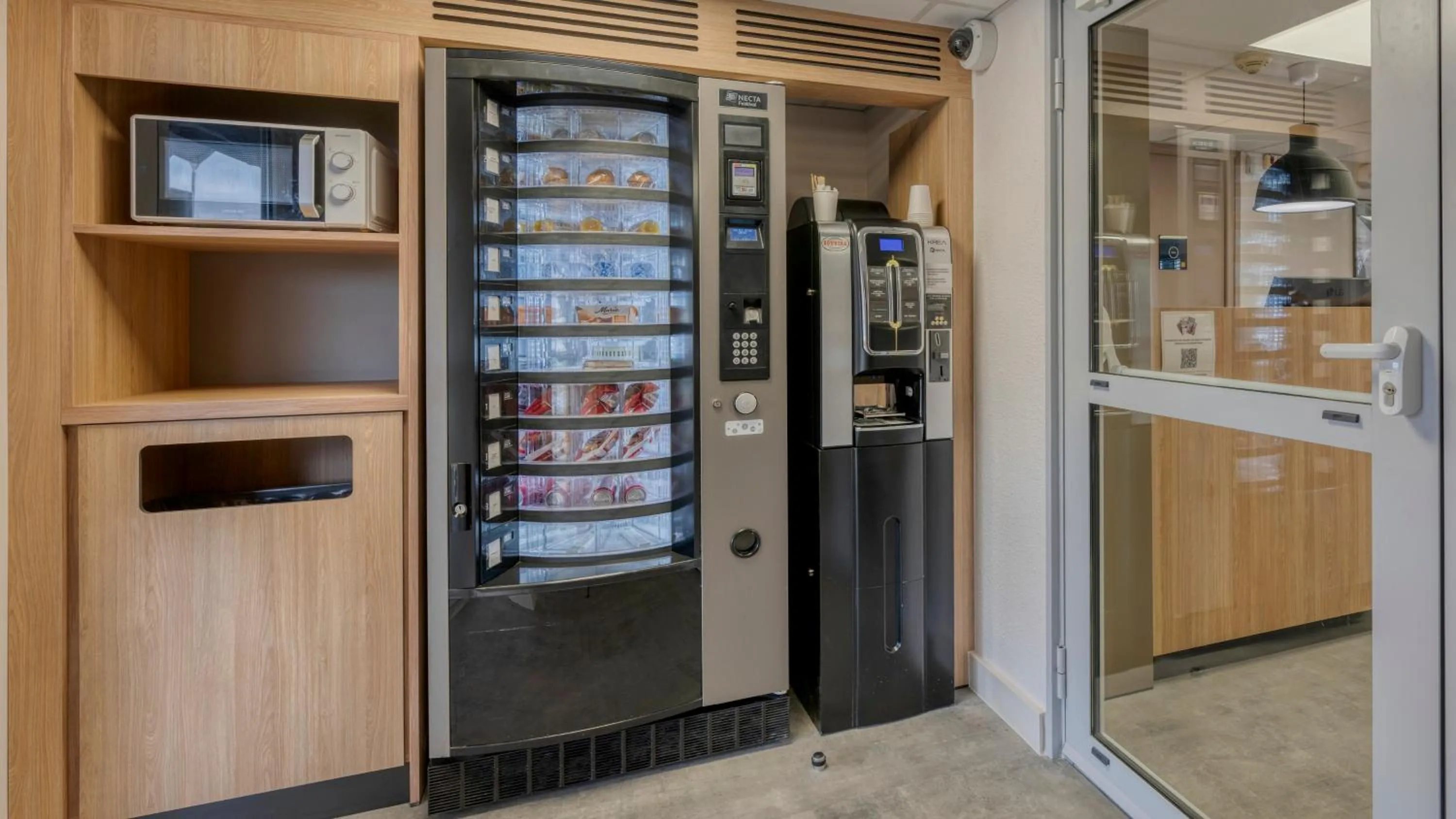 vending machine in Premiere Classe Bordeaux Sud Villenave D'ornon