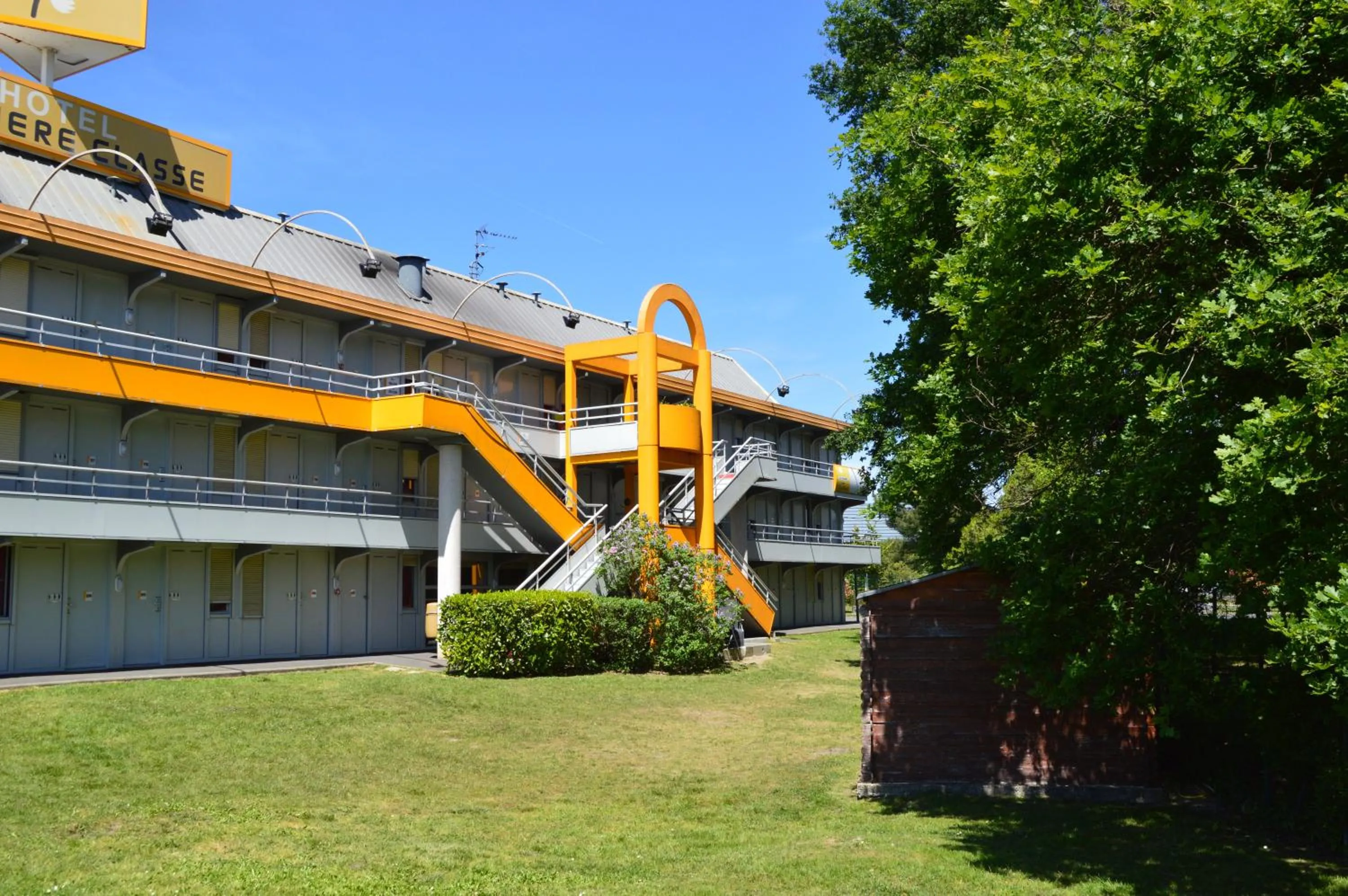 Property building in Premiere Classe Bordeaux Sud Villenave D'ornon