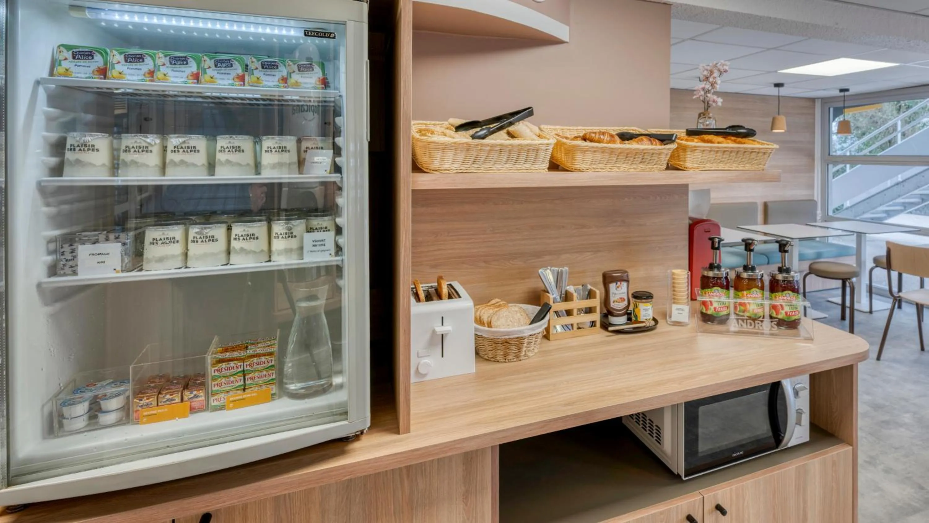 Food and drinks in Premiere Classe Bordeaux Sud Villenave D'ornon