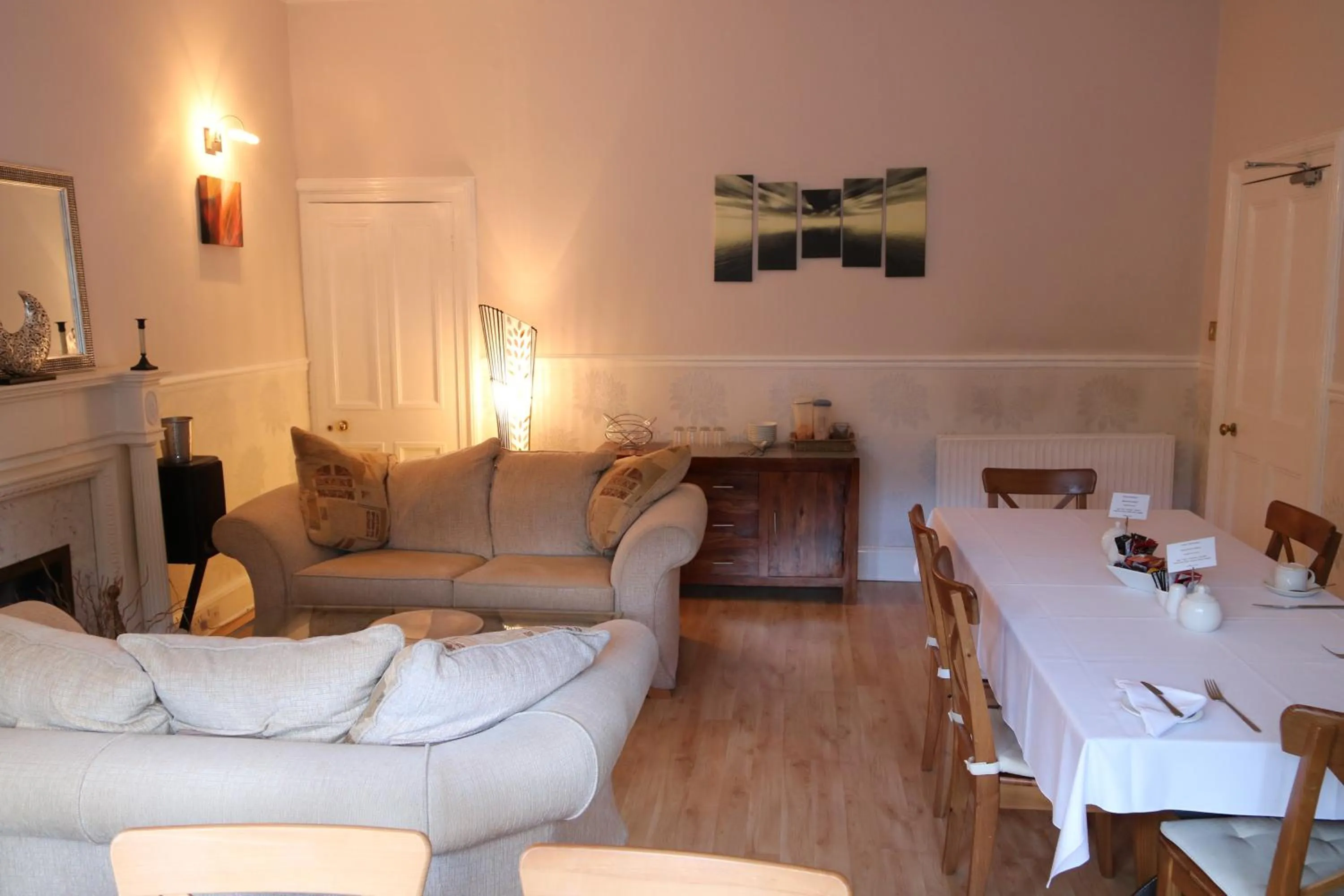 Living room in Dalmore Lodge Guest House