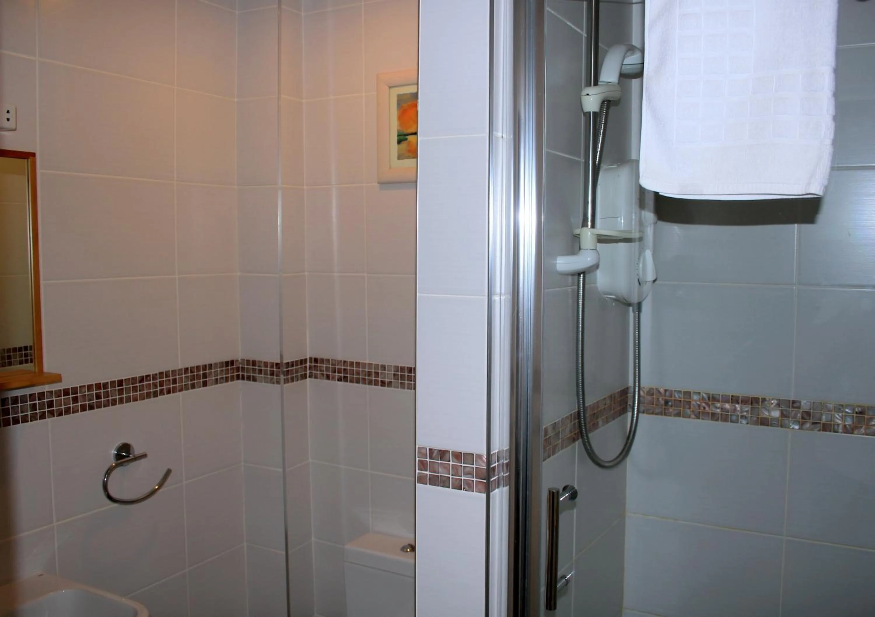 Bathroom in Dalmore Lodge Guest House