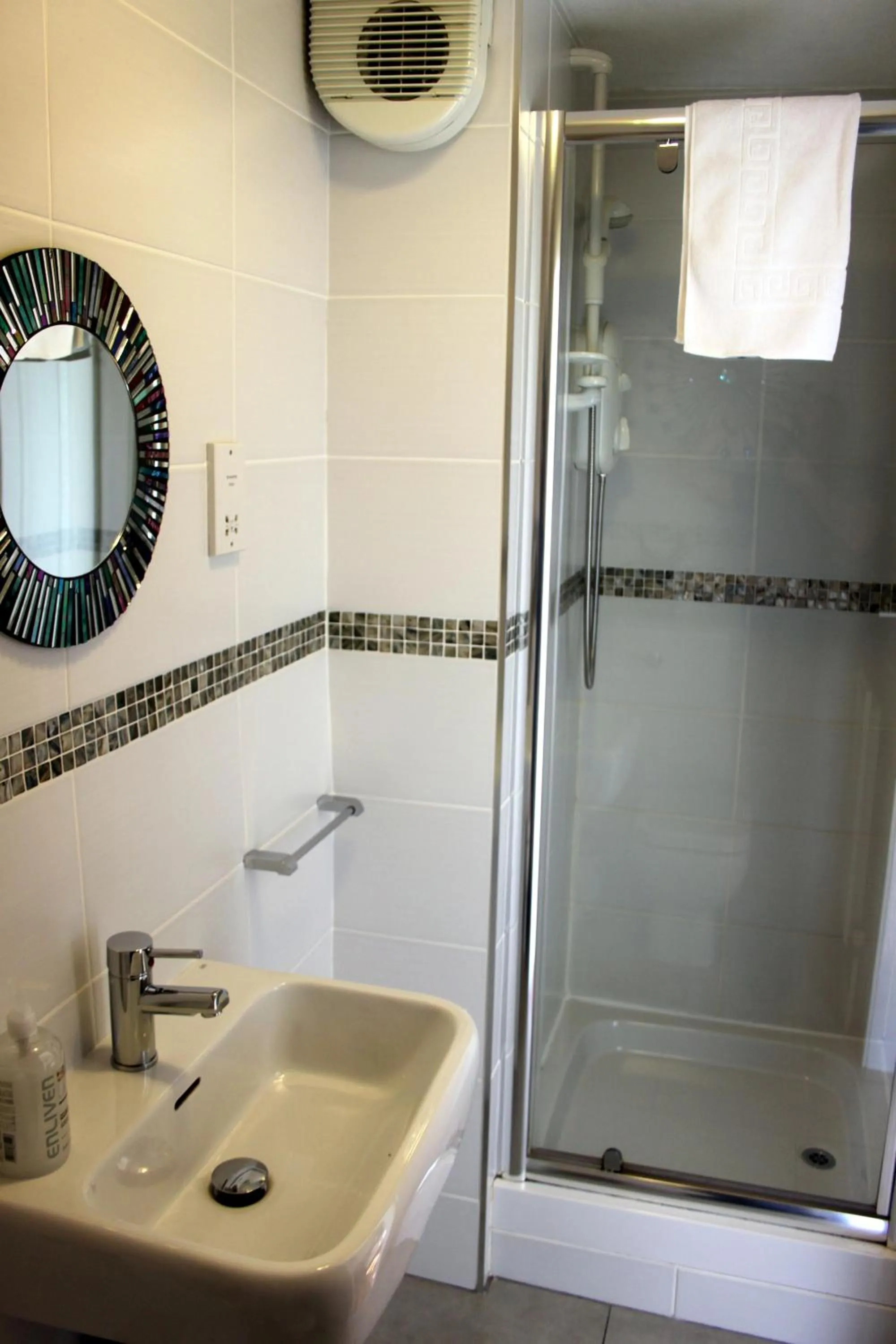 Shower in Dalmore Lodge Guest House