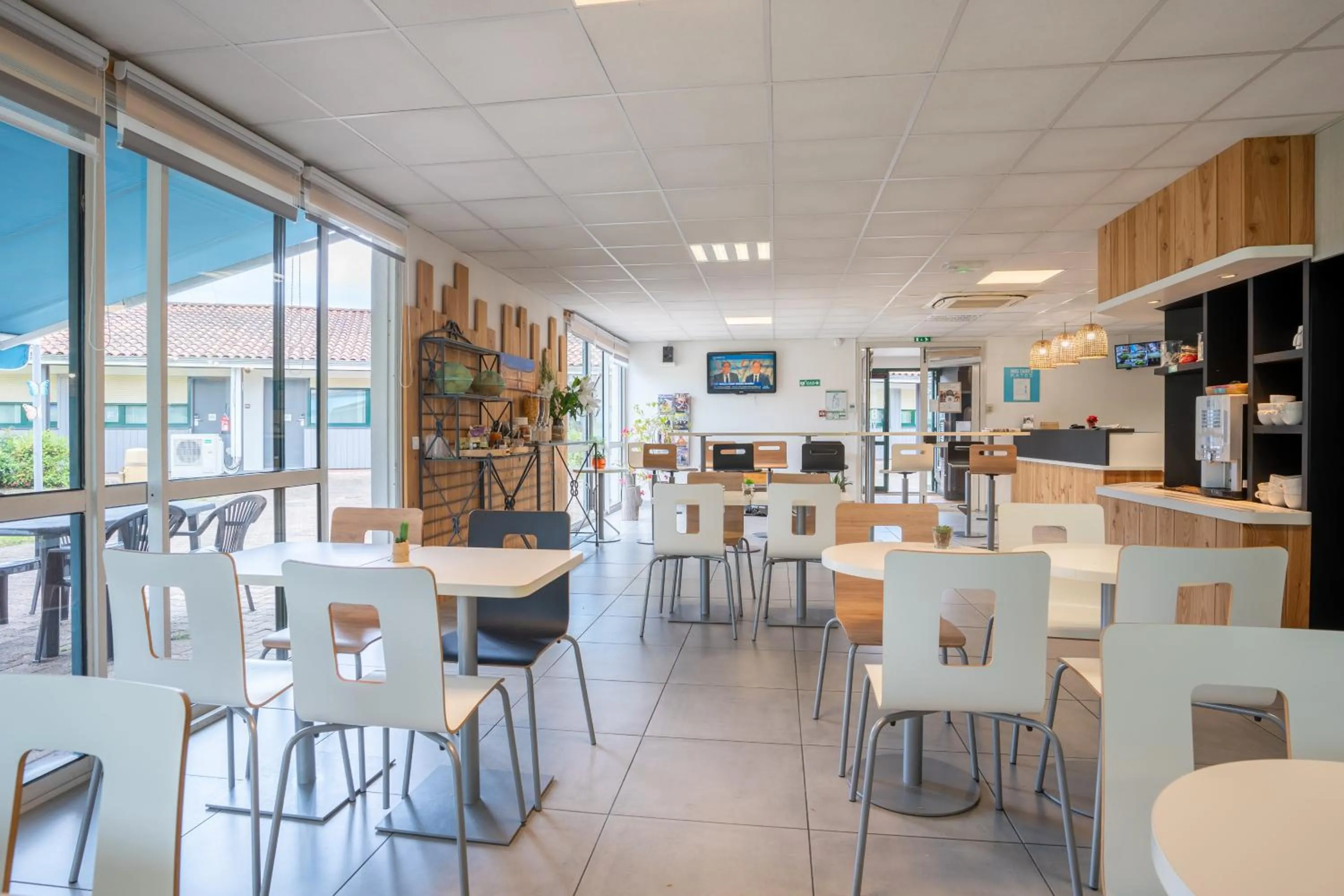 Restaurant/places to eat in Kyriad Direct Bordeaux Sud Cestas