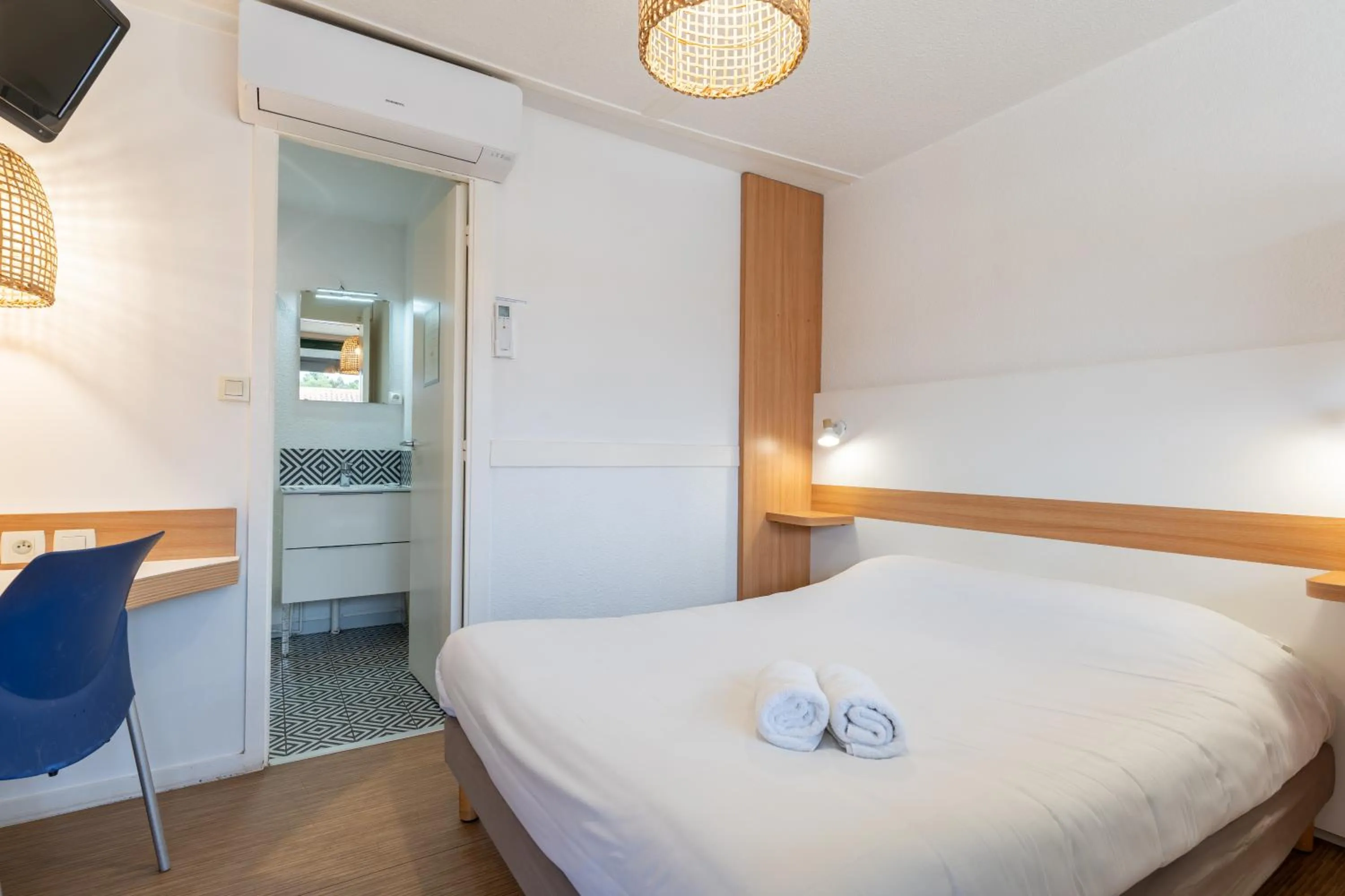 Bed in Kyriad Direct Bordeaux Sud Cestas