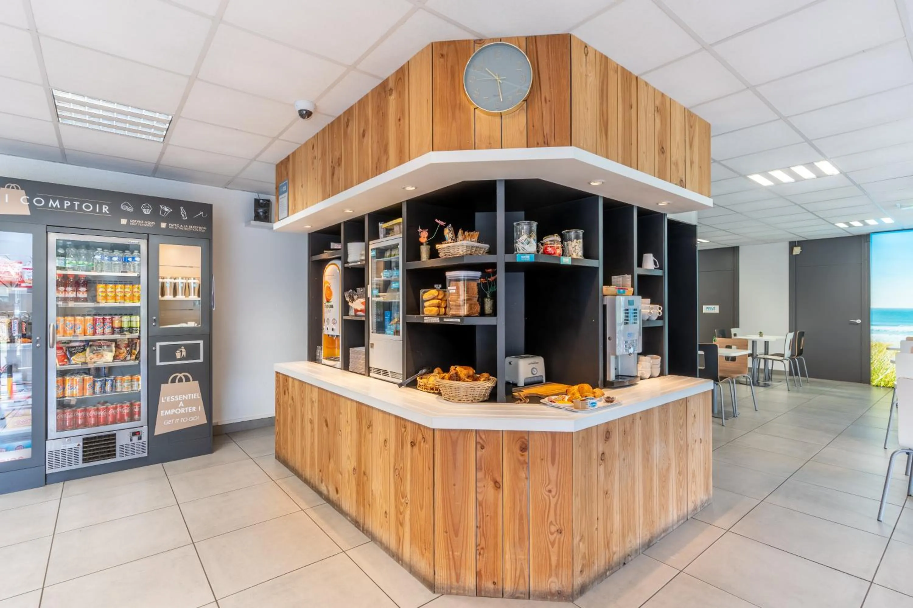 Coffee/tea facilities in Kyriad Direct Bordeaux Sud Cestas