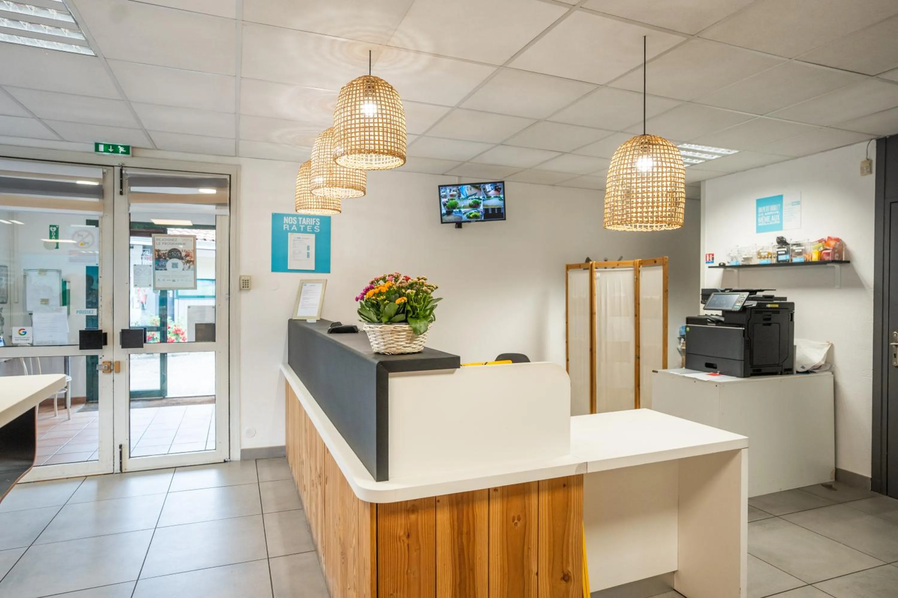 Lobby or reception in Kyriad Direct Bordeaux Sud Cestas