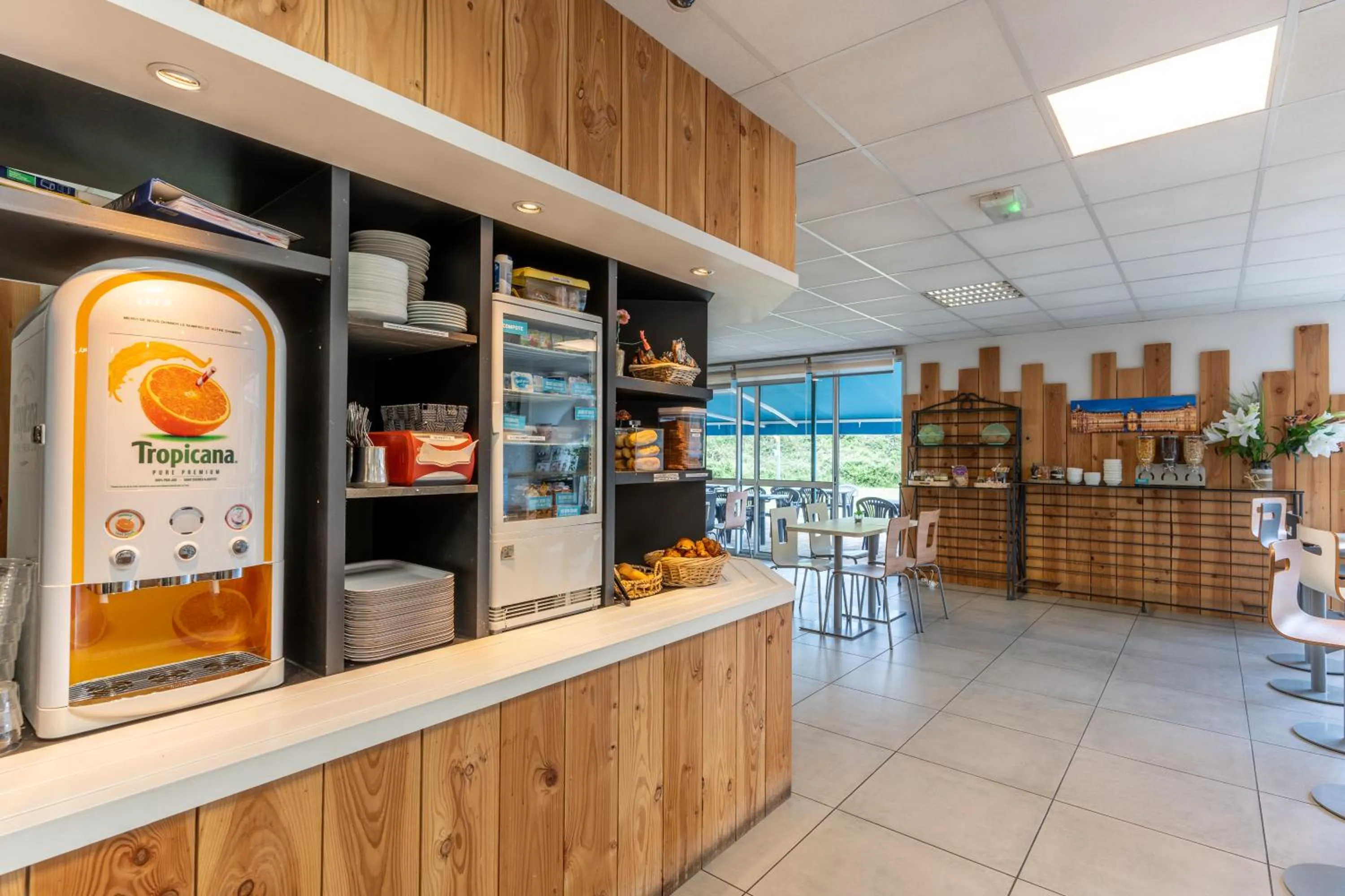 Food and drinks in Kyriad Direct Bordeaux Sud Cestas