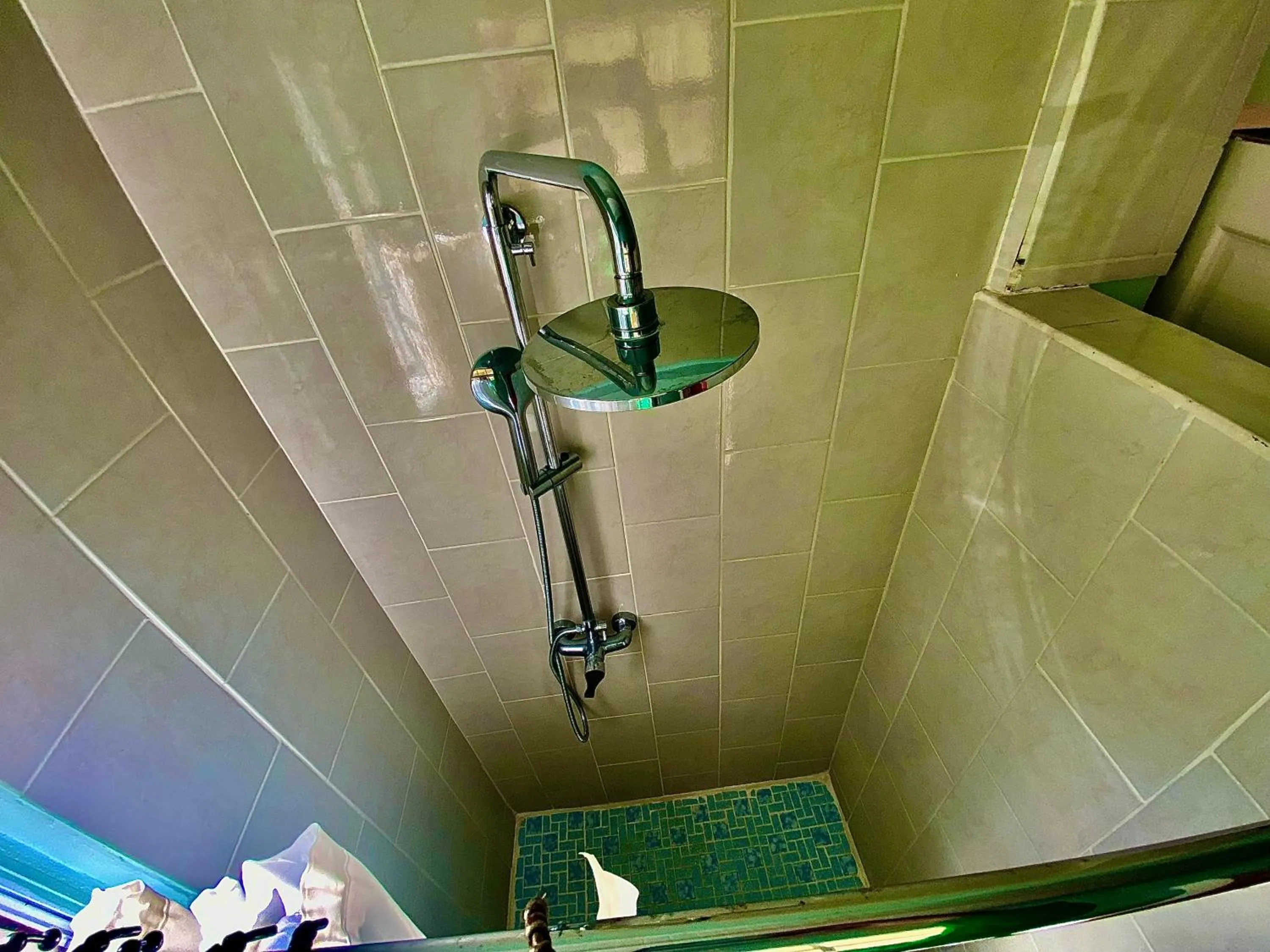 Shower in Rejens Hotel