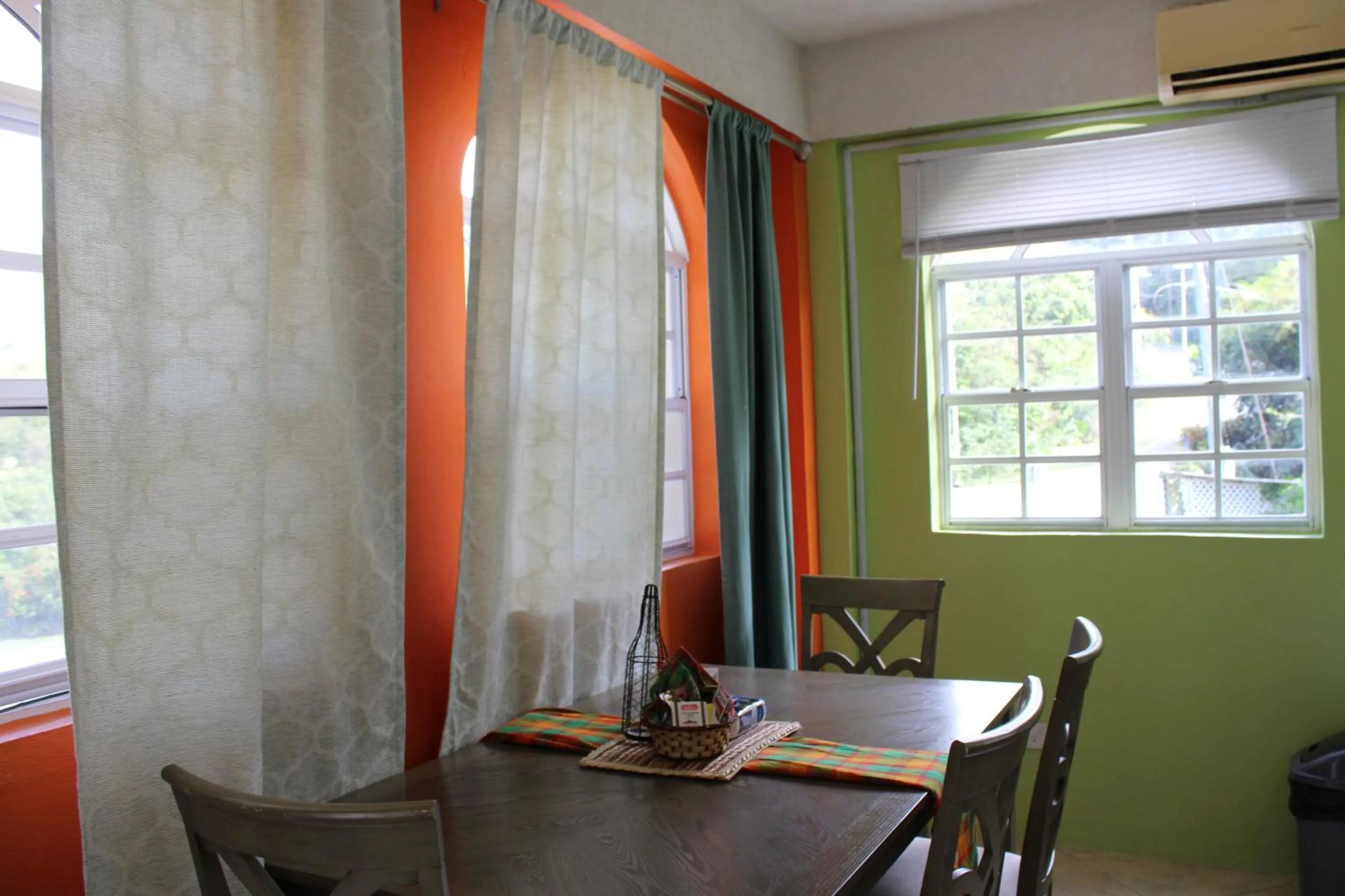 Dining area in Rejens Hotel