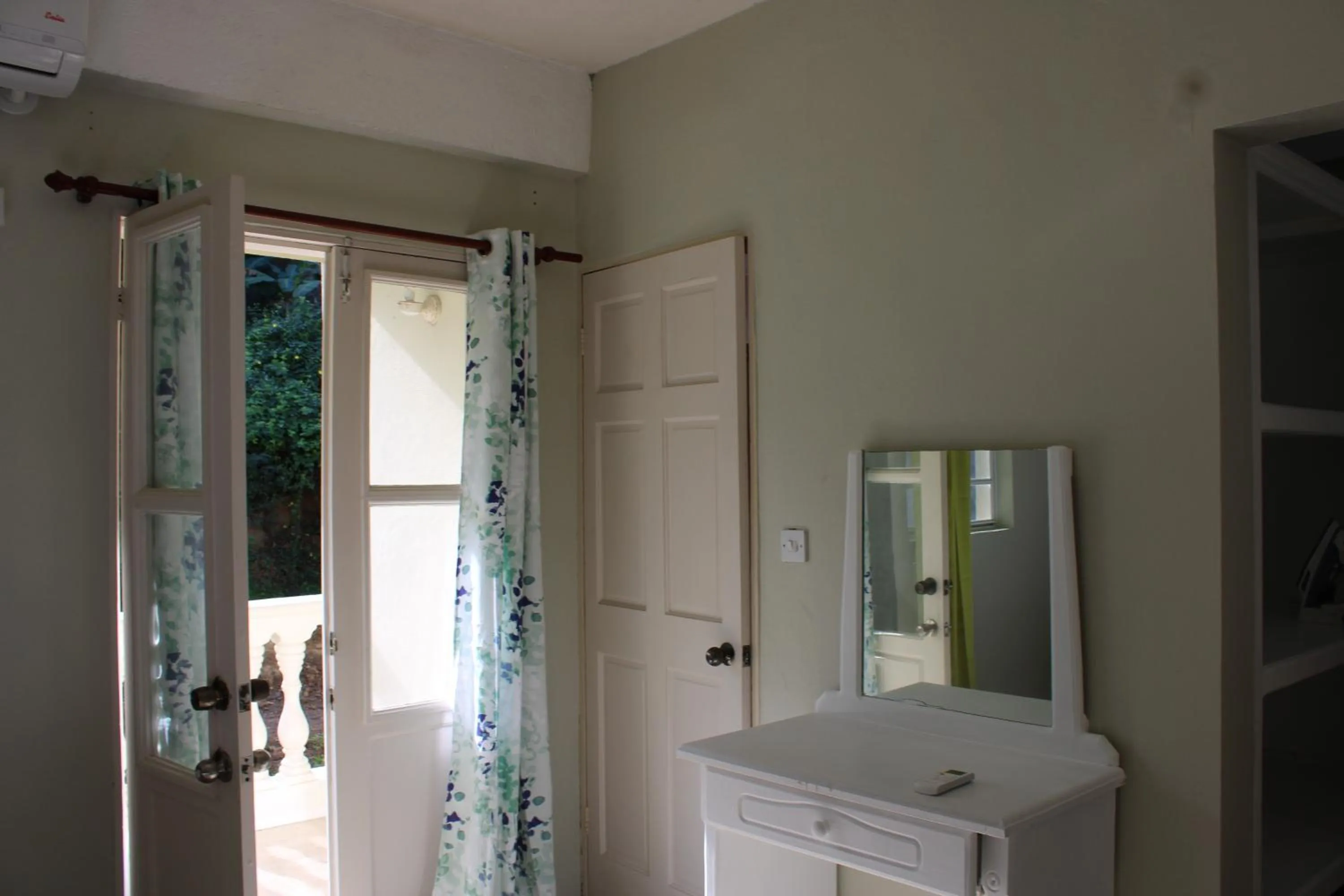 Patio in Rejens Hotel