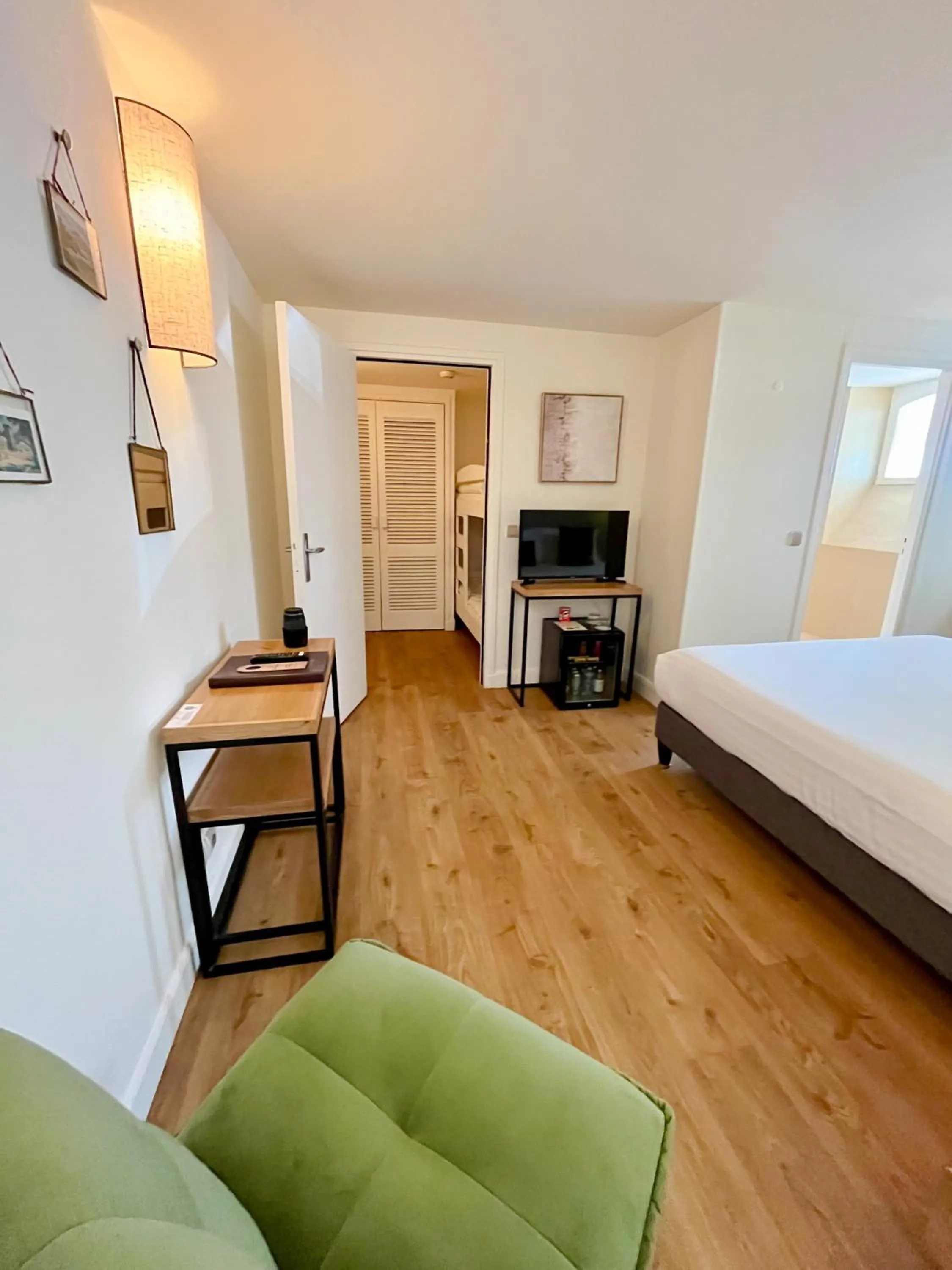 Bed in Hotel Edouard VII