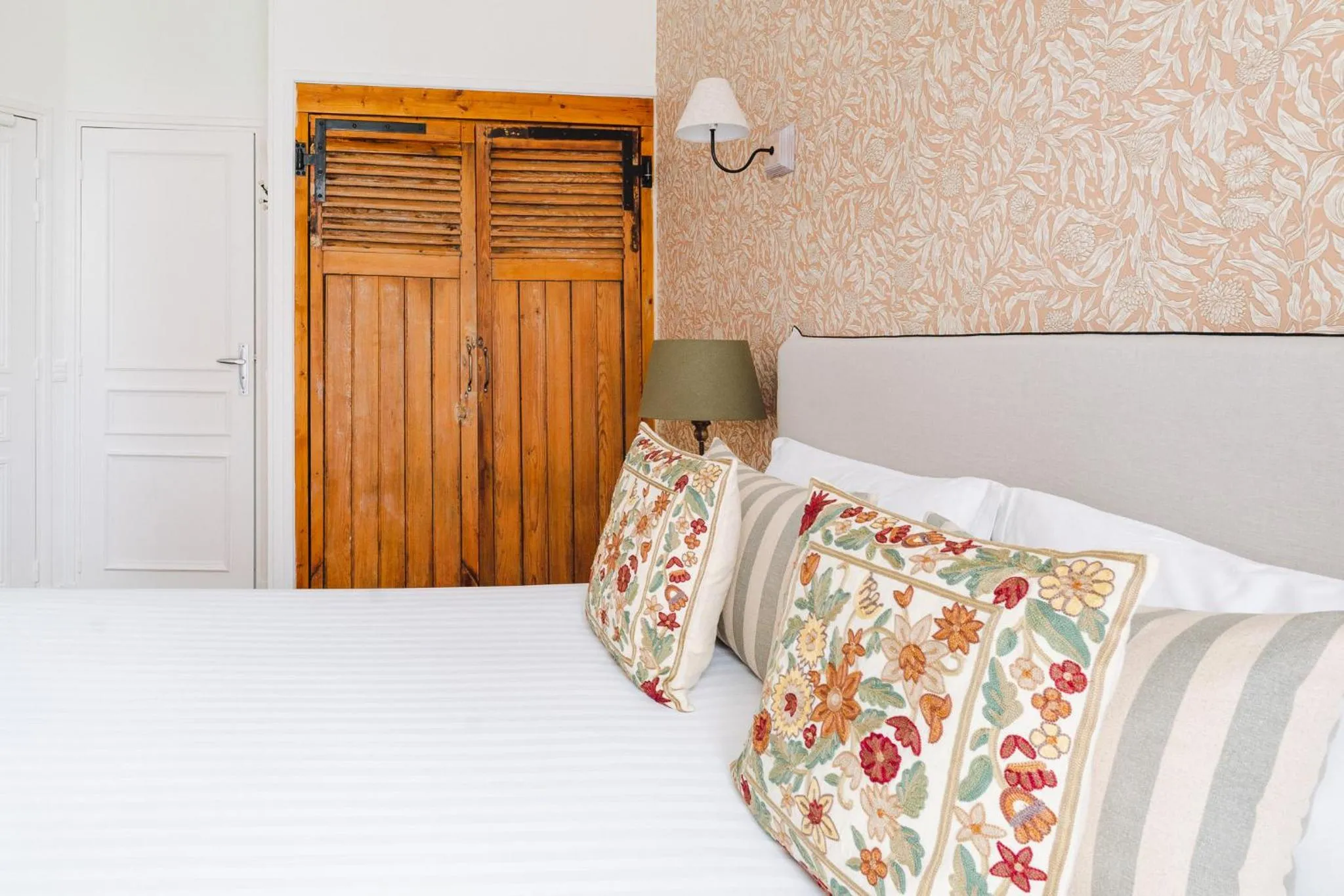 Bed in Hotel Edouard VII