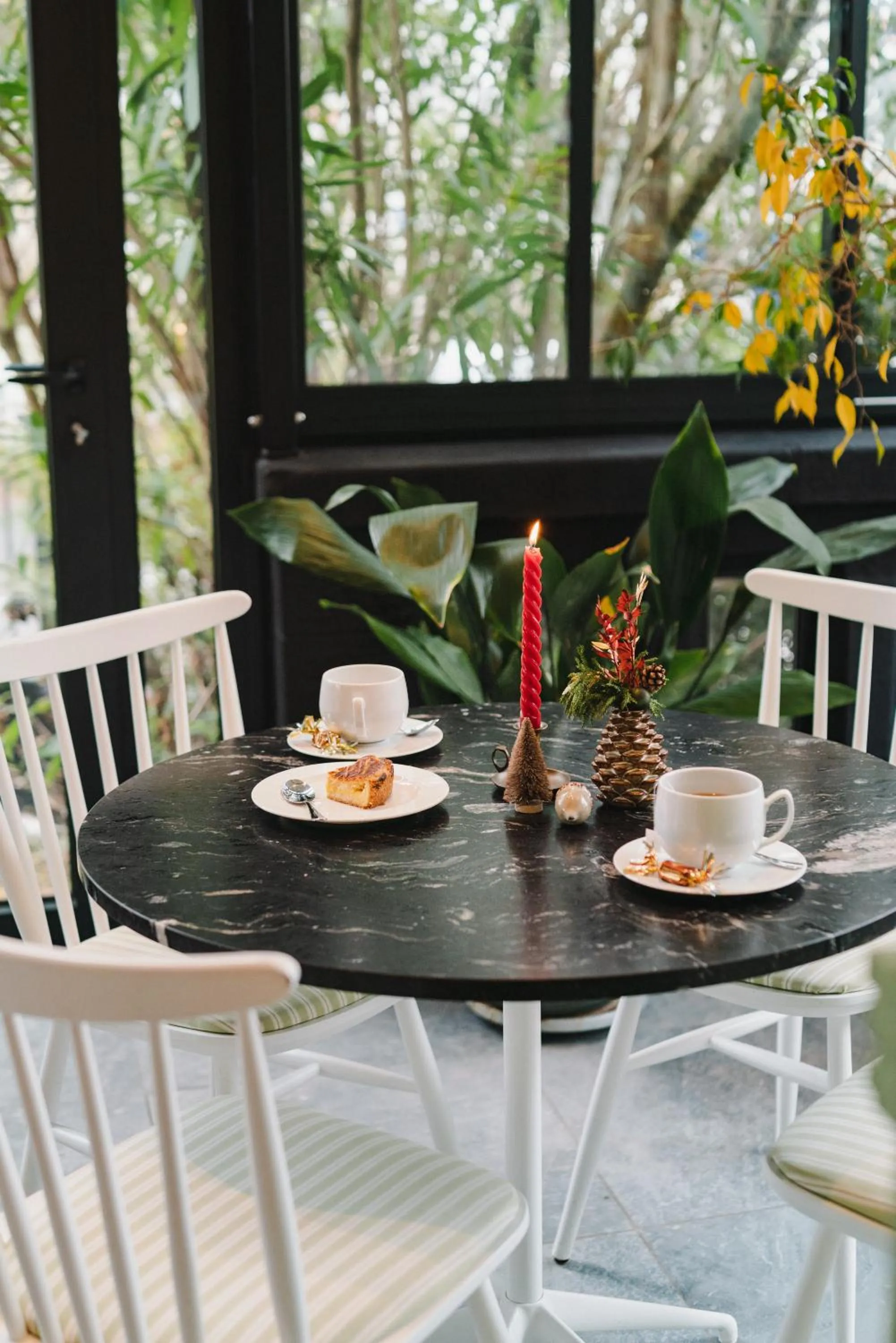 Communal lounge/ TV room in Hotel Edouard VII