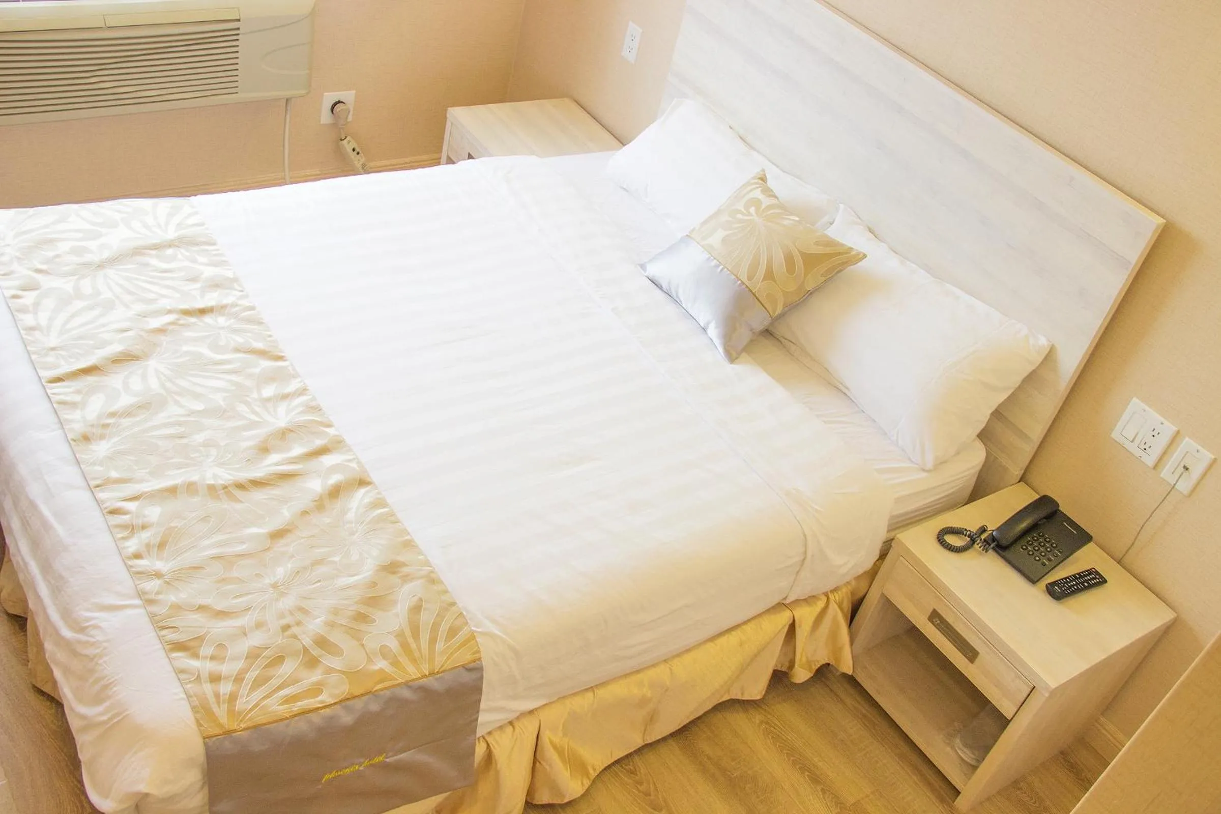 Bed in Phoenix Hotel Brooklyn Sunset Park