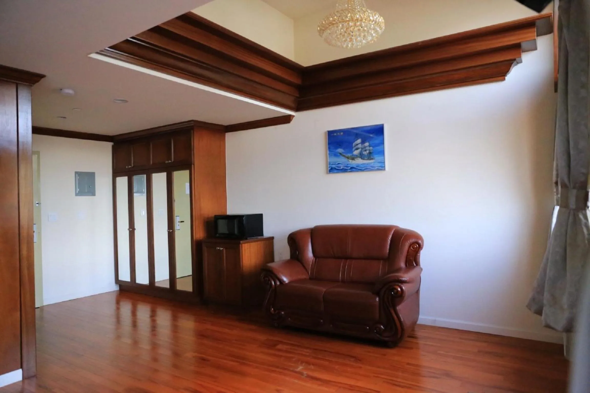 Seating area in Phoenix Hotel Brooklyn Sunset Park