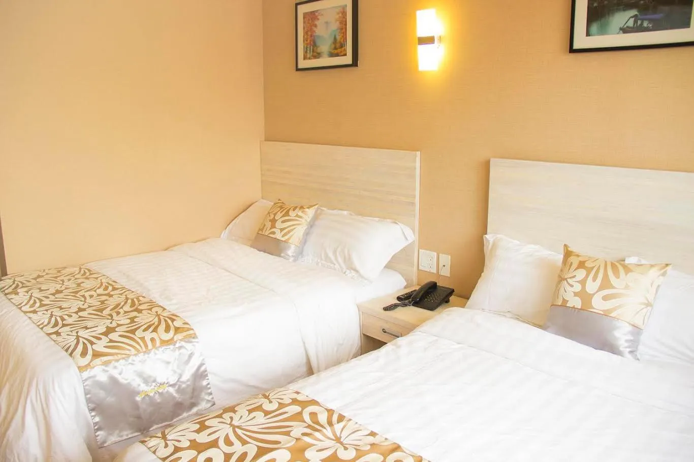 Bed in Phoenix Hotel Brooklyn Sunset Park