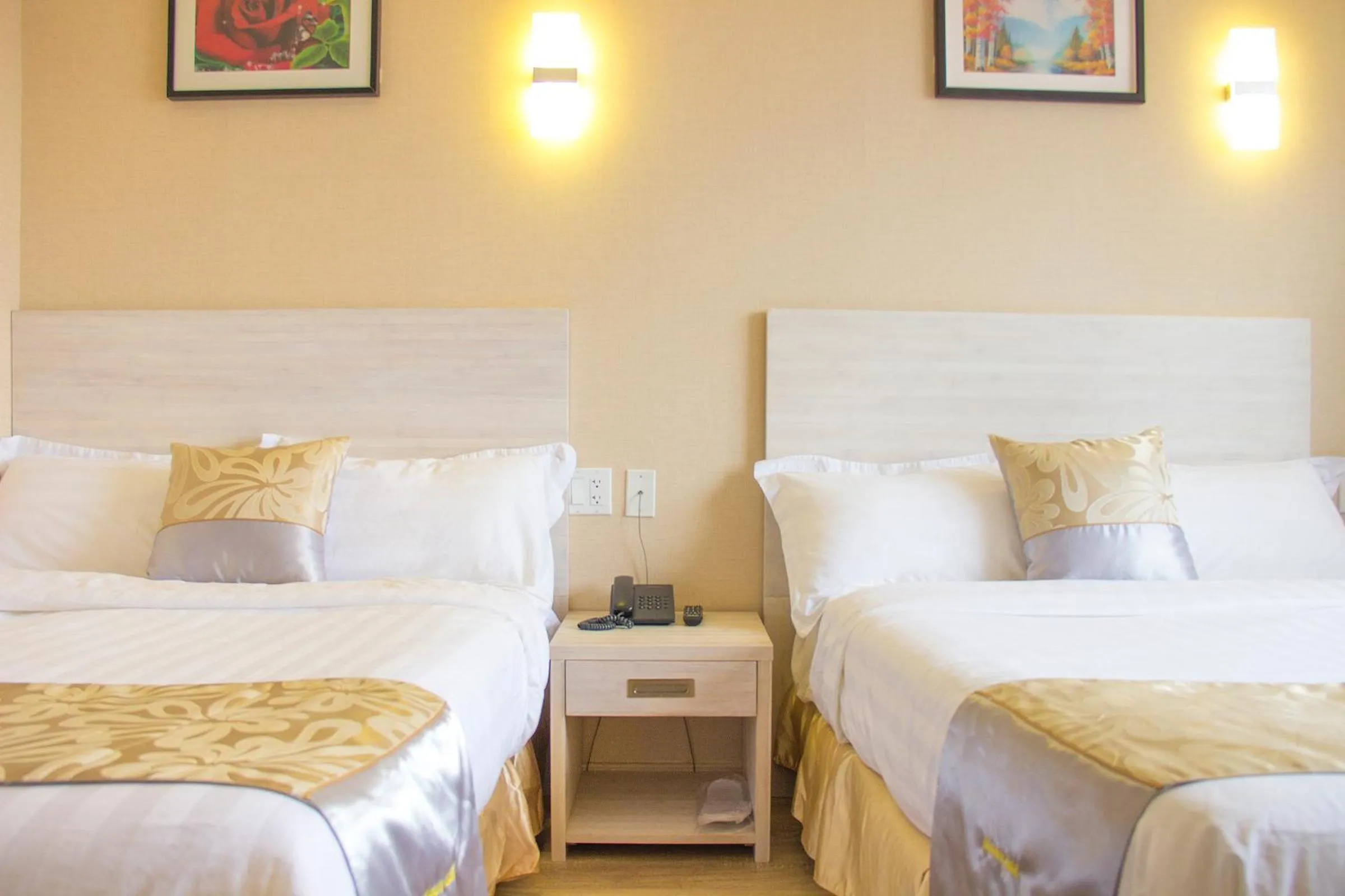 Bed in Phoenix Hotel Brooklyn Sunset Park